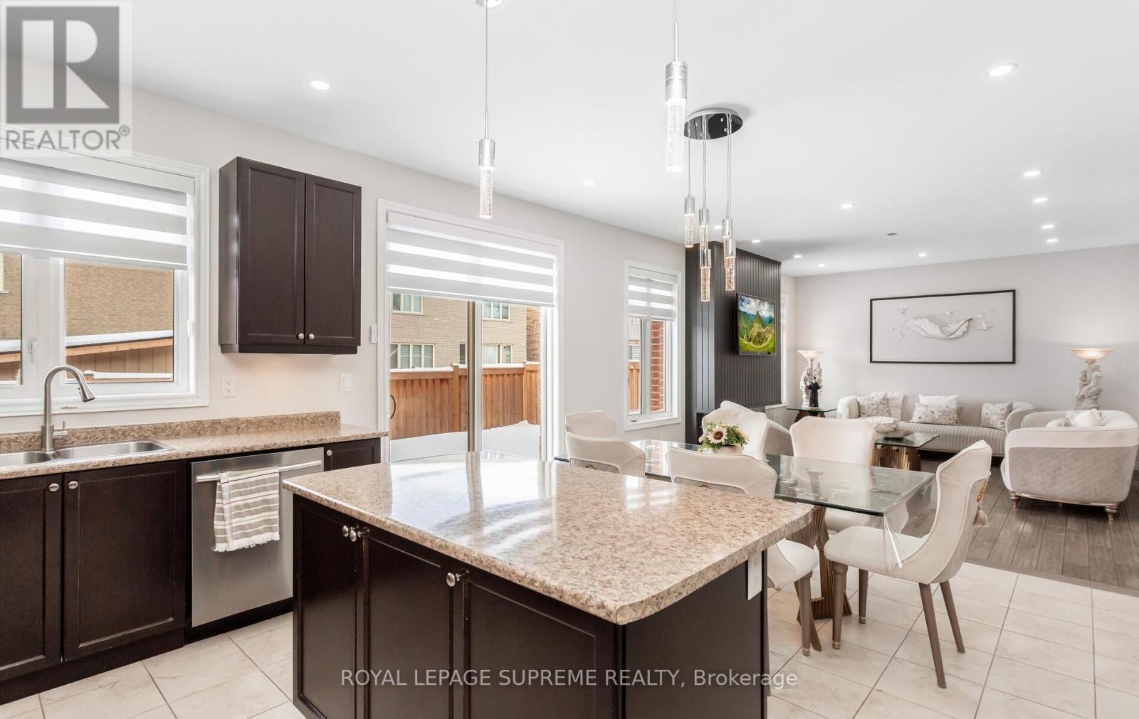 












95 SELBY CRESCENT

,
Bradford West Gwillimbury,




Ontario
L3Z0V3

