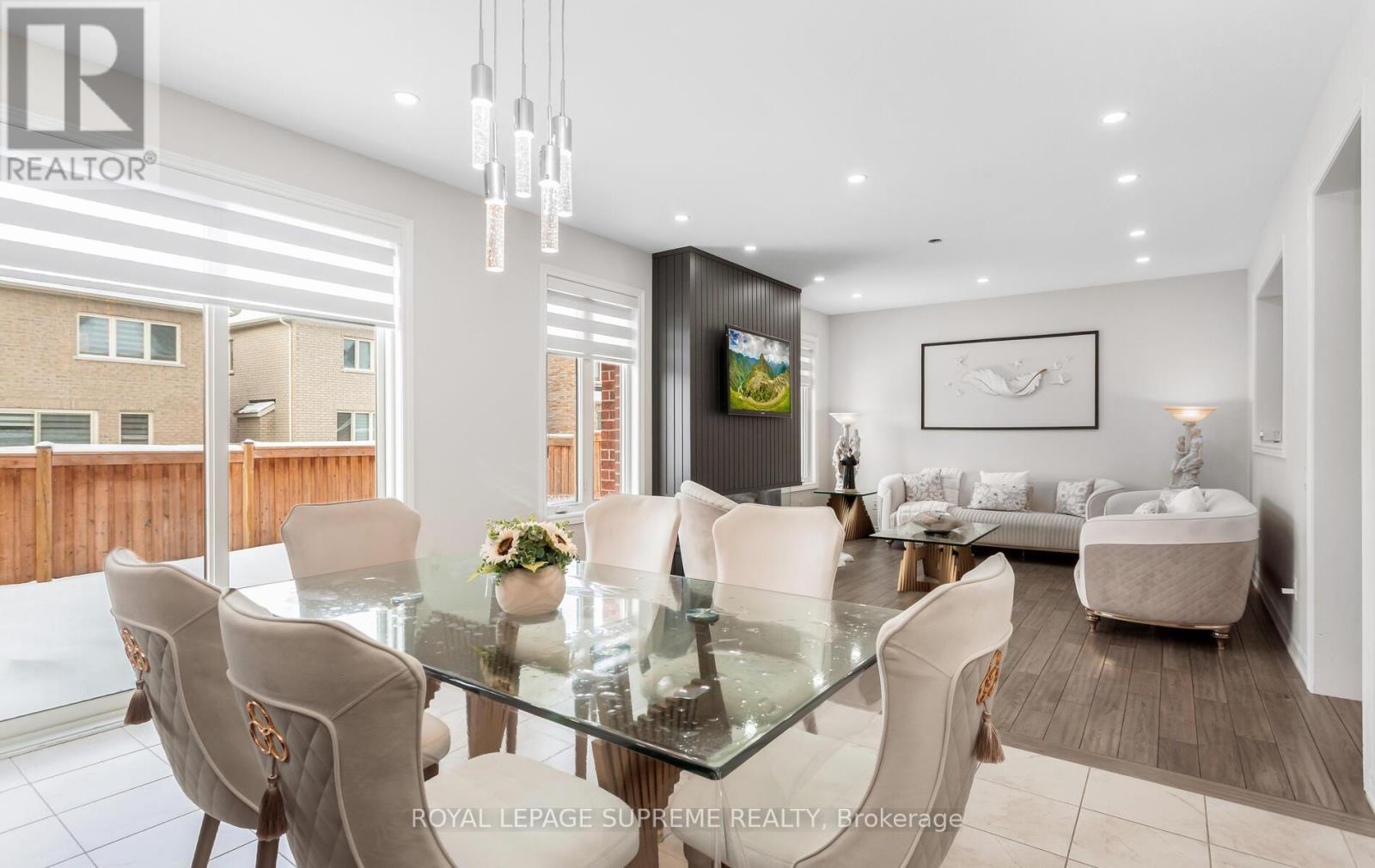 












95 SELBY CRESCENT

,
Bradford West Gwillimbury,




Ontario
L3Z0V3

