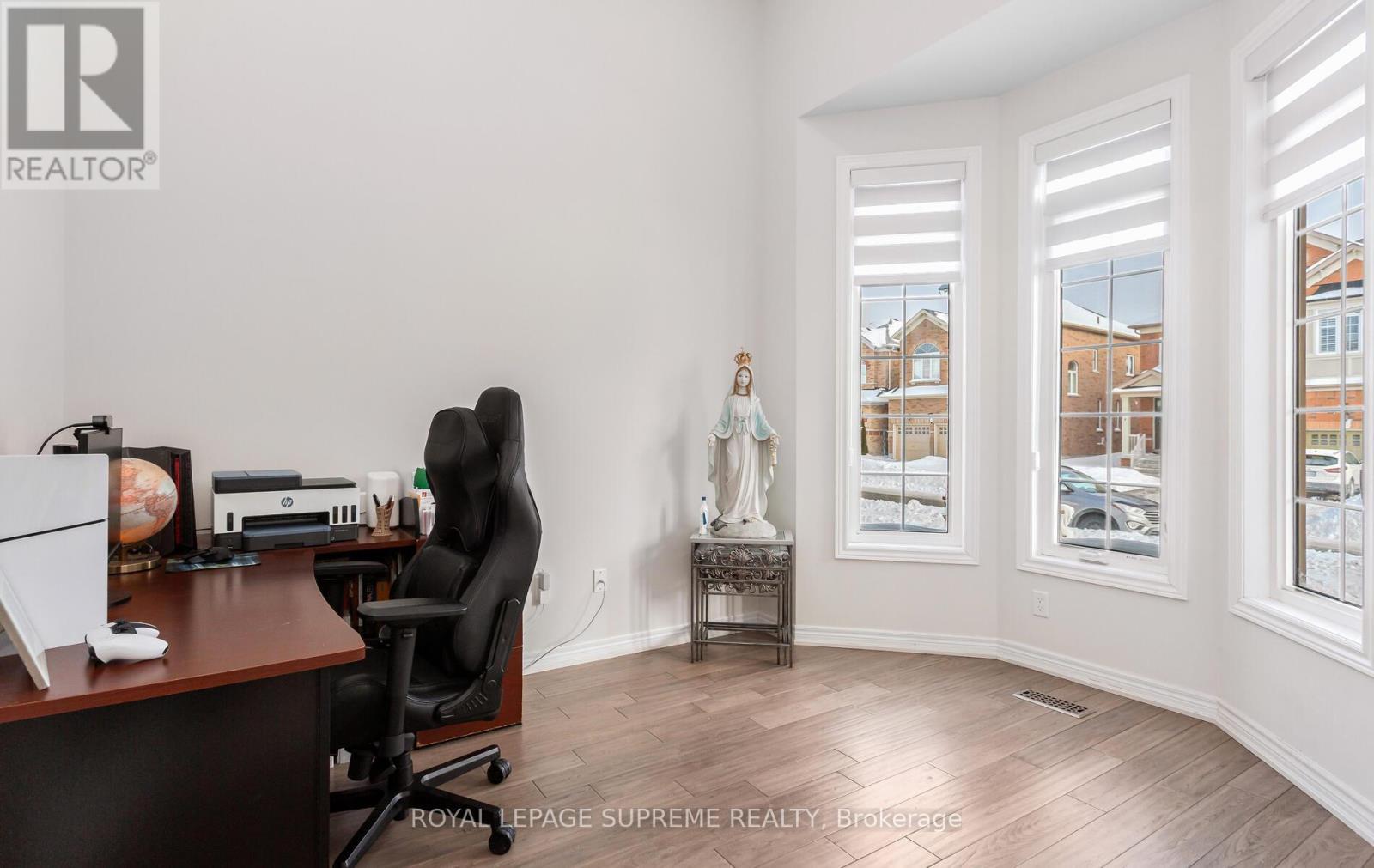 












95 SELBY CRESCENT

,
Bradford West Gwillimbury,




Ontario
L3Z0V3

