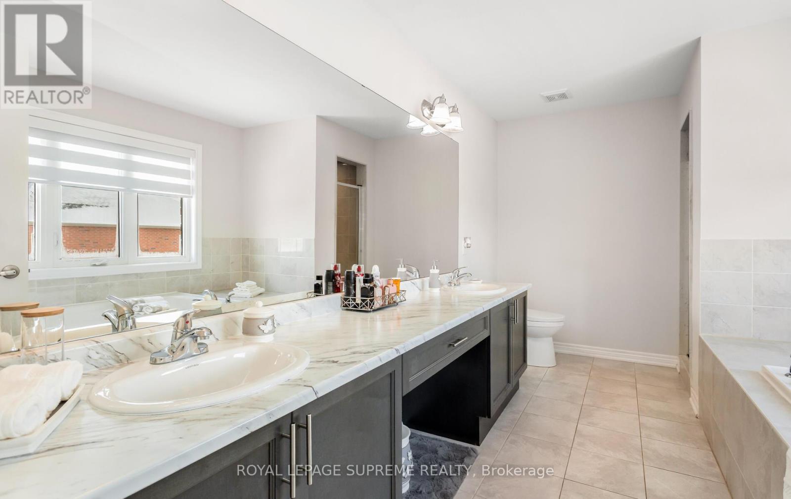 












95 SELBY CRESCENT

,
Bradford West Gwillimbury,




Ontario
L3Z0V3

