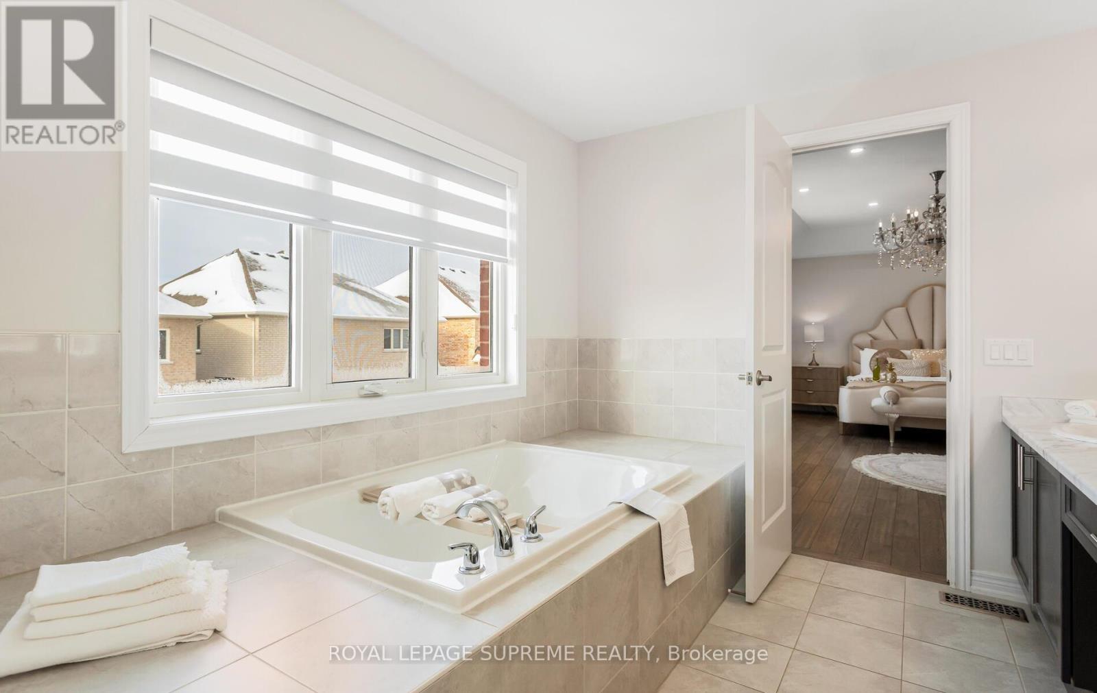 












95 SELBY CRESCENT

,
Bradford West Gwillimbury,




Ontario
L3Z0V3

