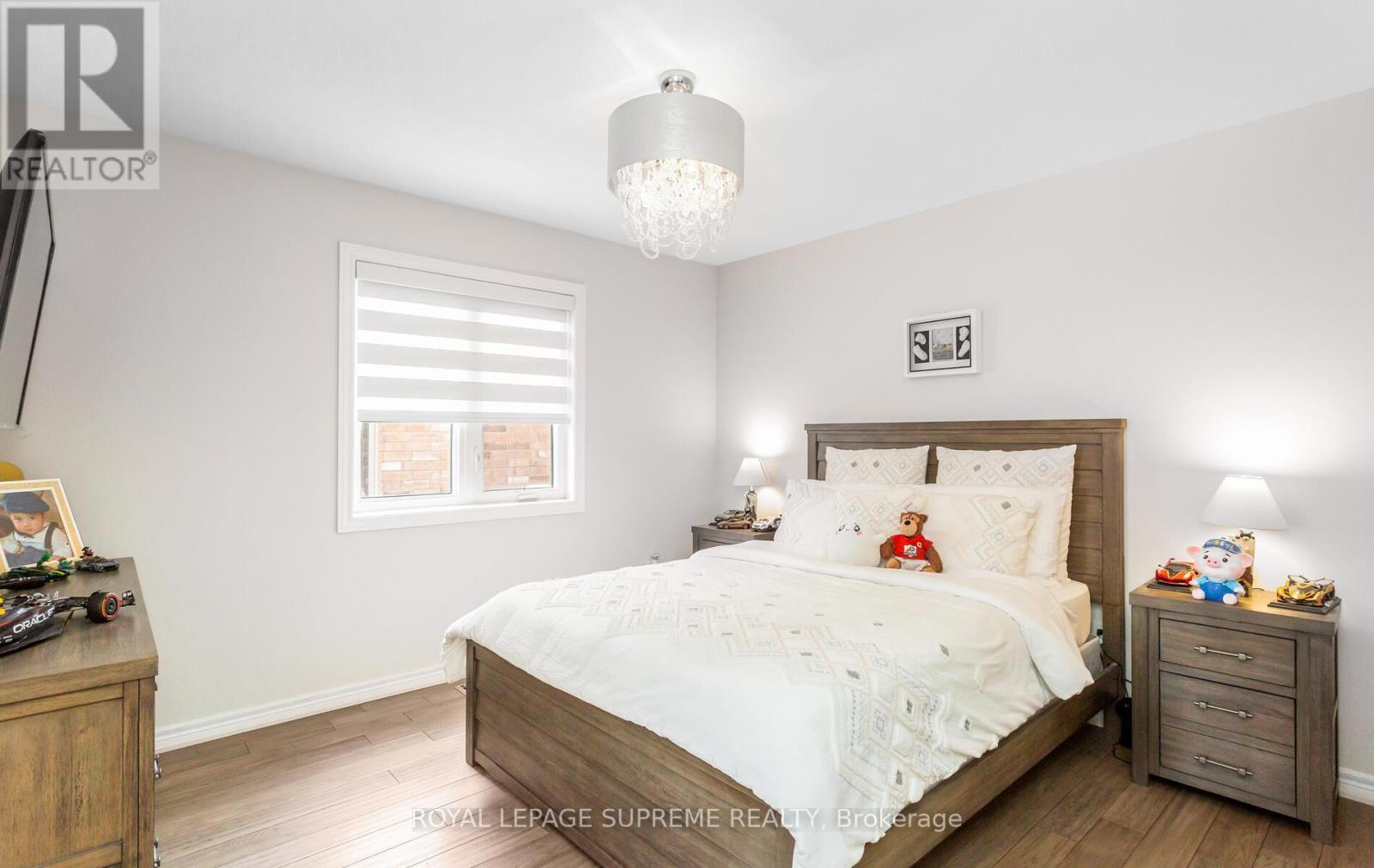 












95 SELBY CRESCENT

,
Bradford West Gwillimbury,




Ontario
L3Z0V3

