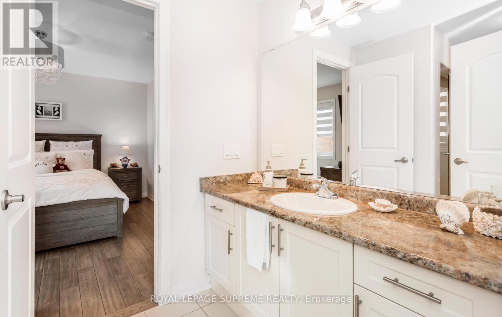 












95 SELBY CRESCENT

,
Bradford West Gwillimbury,




Ontario
L3Z0V3

