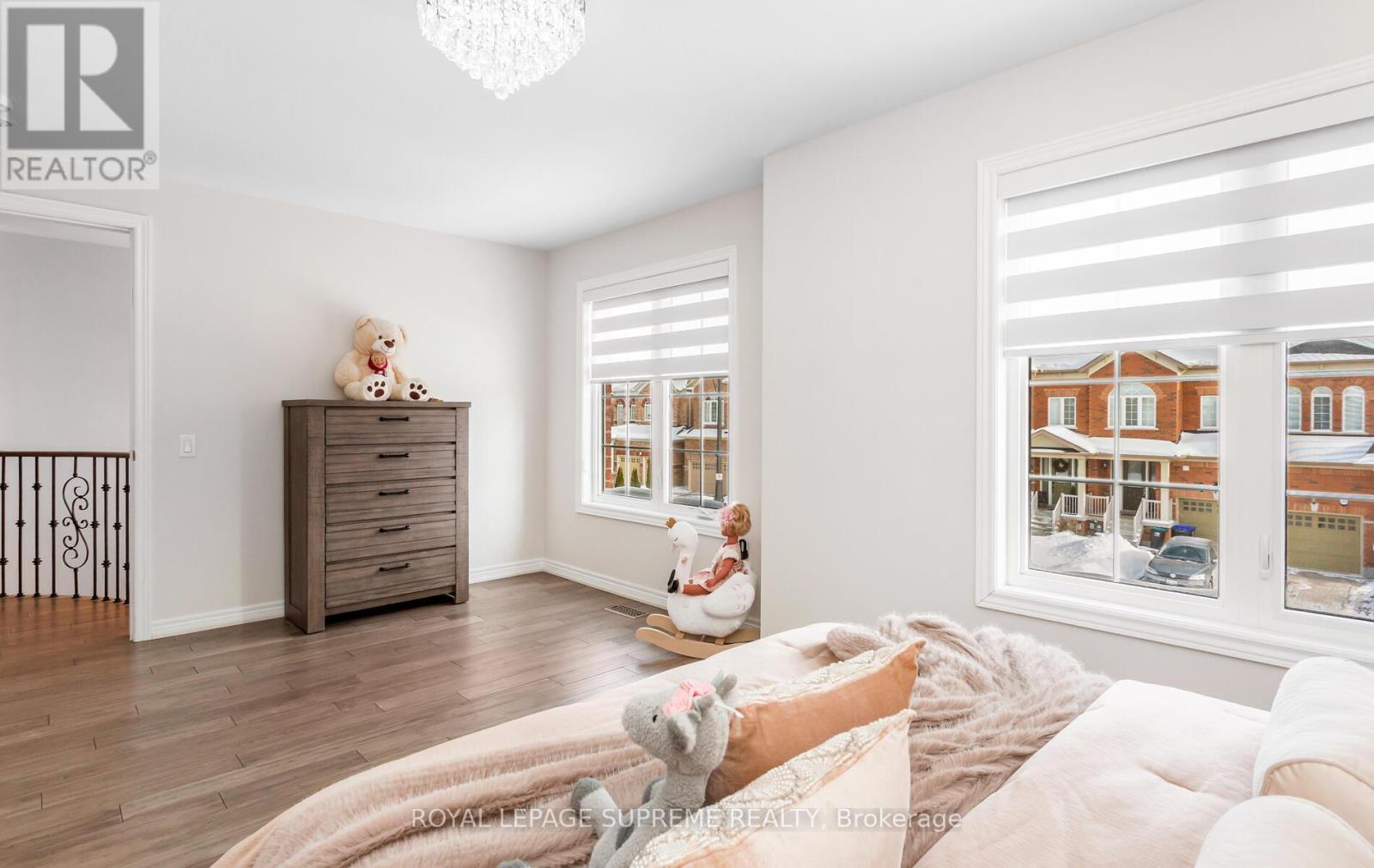 












95 SELBY CRESCENT

,
Bradford West Gwillimbury,




Ontario
L3Z0V3

