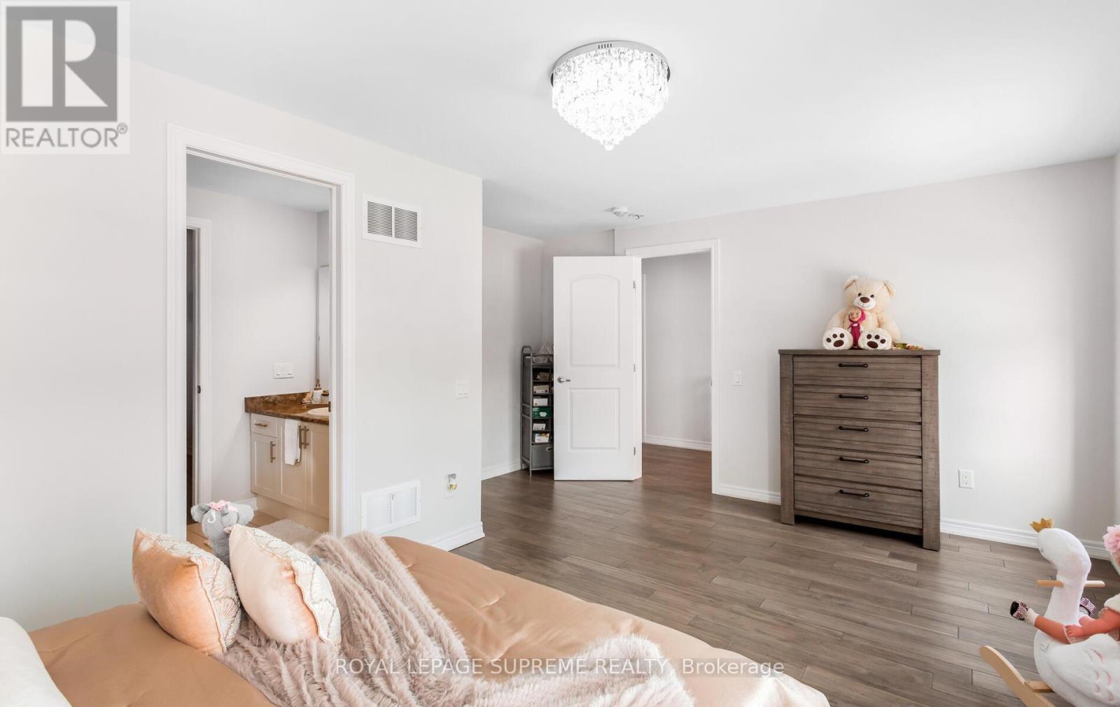 












95 SELBY CRESCENT

,
Bradford West Gwillimbury,




Ontario
L3Z0V3

