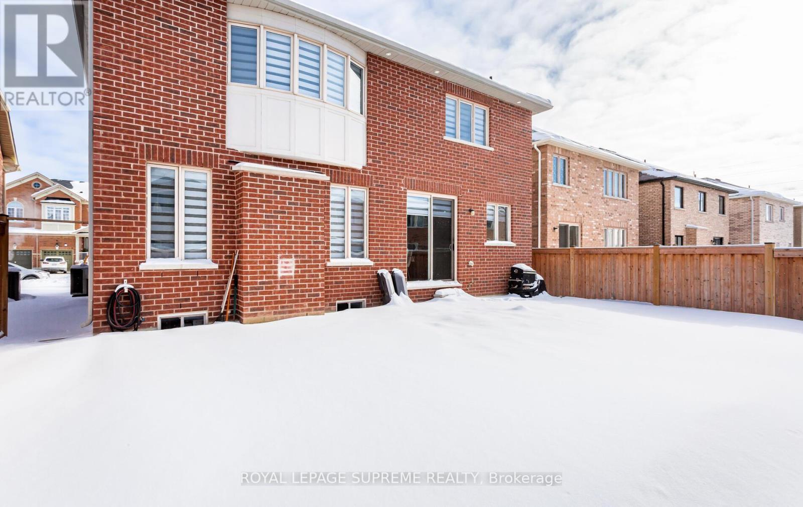 












95 SELBY CRESCENT

,
Bradford West Gwillimbury,




Ontario
L3Z0V3

