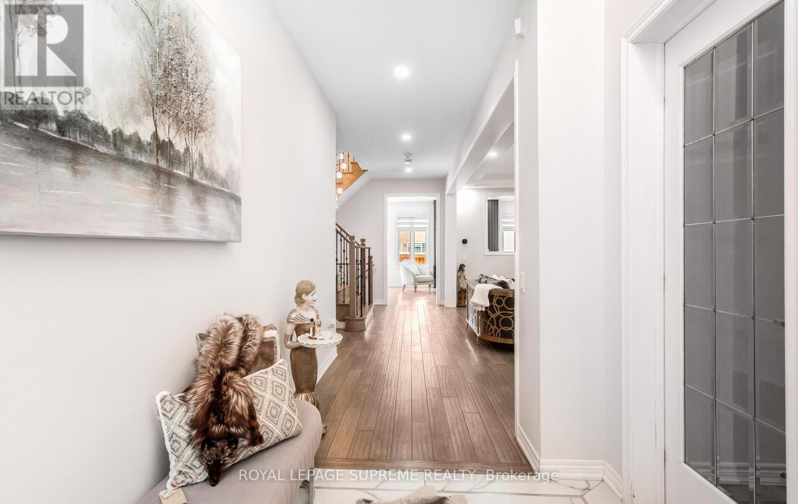 












95 SELBY CRESCENT

,
Bradford West Gwillimbury,




Ontario
L3Z0V3

