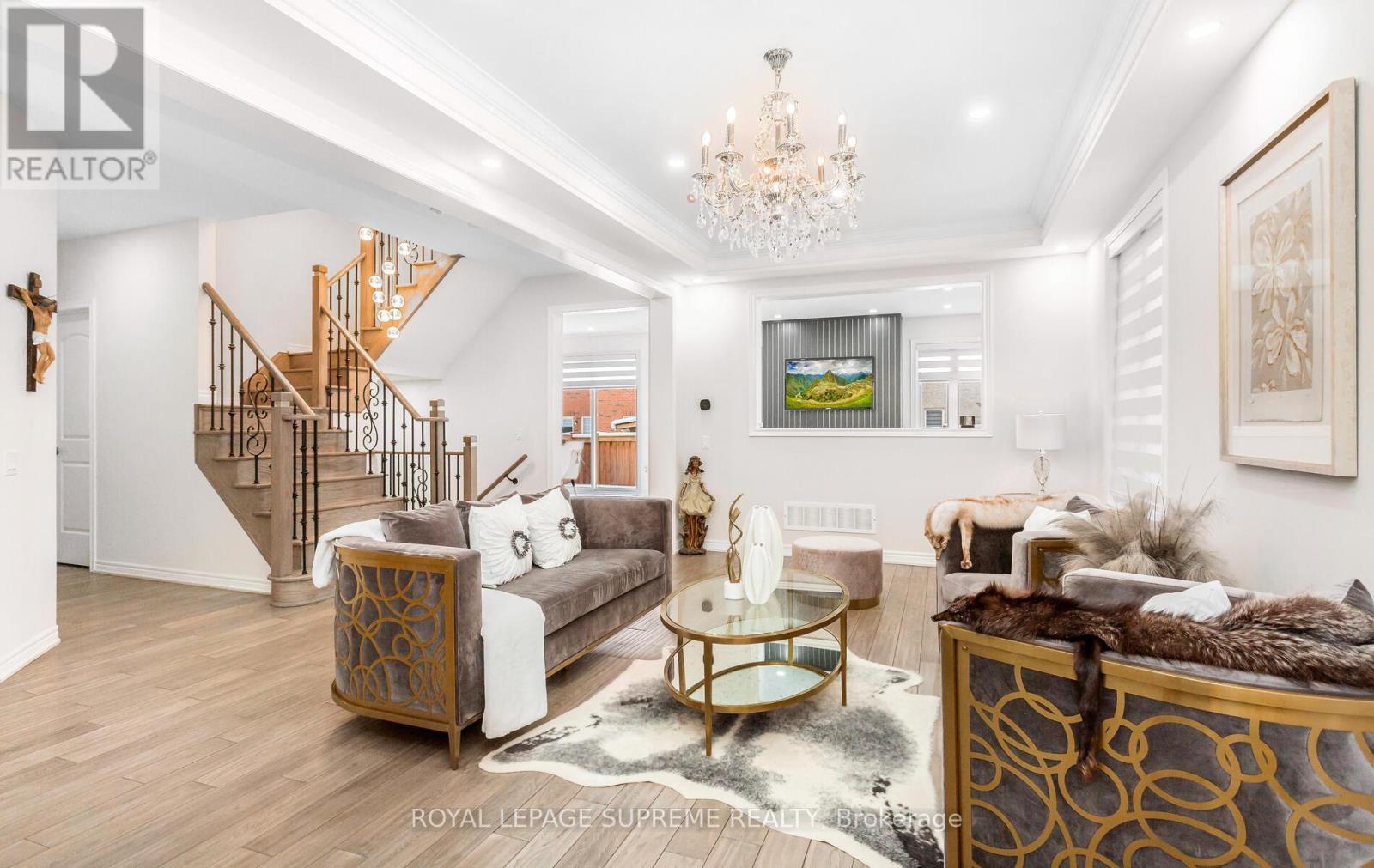 












95 SELBY CRESCENT

,
Bradford West Gwillimbury,




Ontario
L3Z0V3

