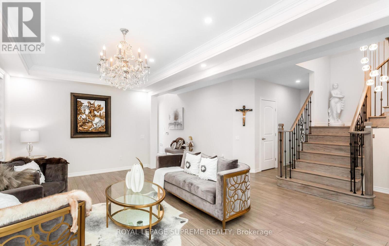 












95 SELBY CRESCENT

,
Bradford West Gwillimbury,




Ontario
L3Z0V3

