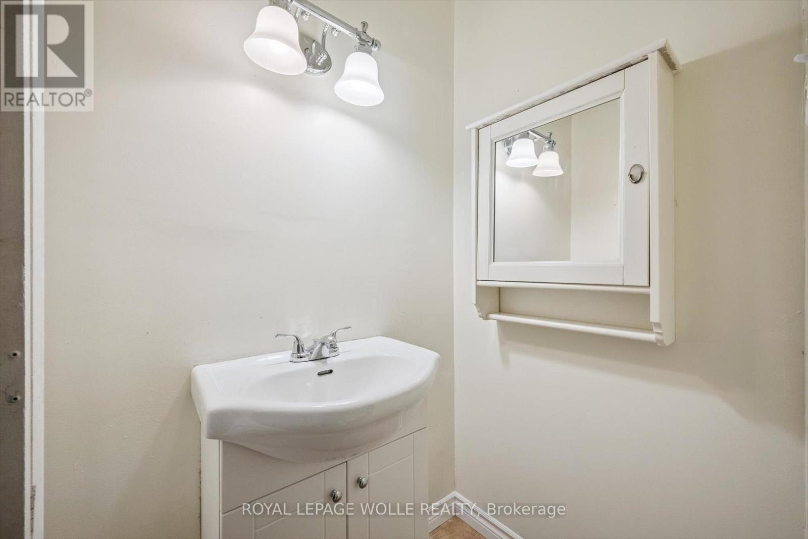 












39 ALBERT STREET W

,
Blandford-Blenheim,




Ontario
N0J1S0

