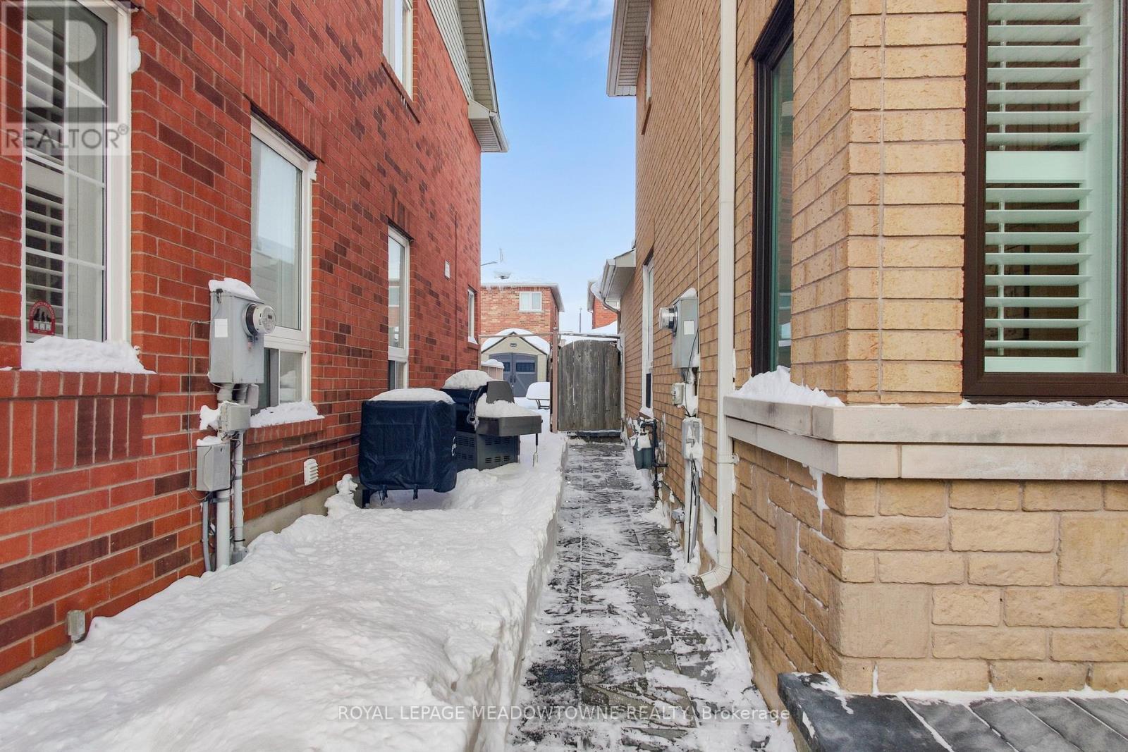 












7293 ROSEHURST DRIVE

,
Mississauga,




Ontario
L5N8H1

