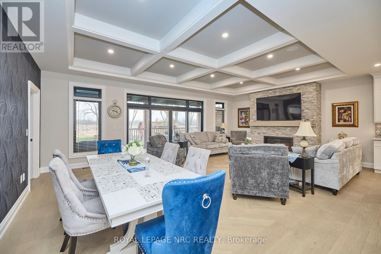 












1174 SPEARS ROAD

,
Fort Erie (Crescent Park),




Ontario
L2A4N1

