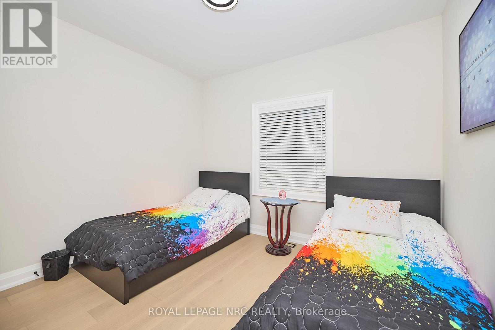 












1174 SPEARS ROAD

,
Fort Erie (Crescent Park),




Ontario
L2A4N1

