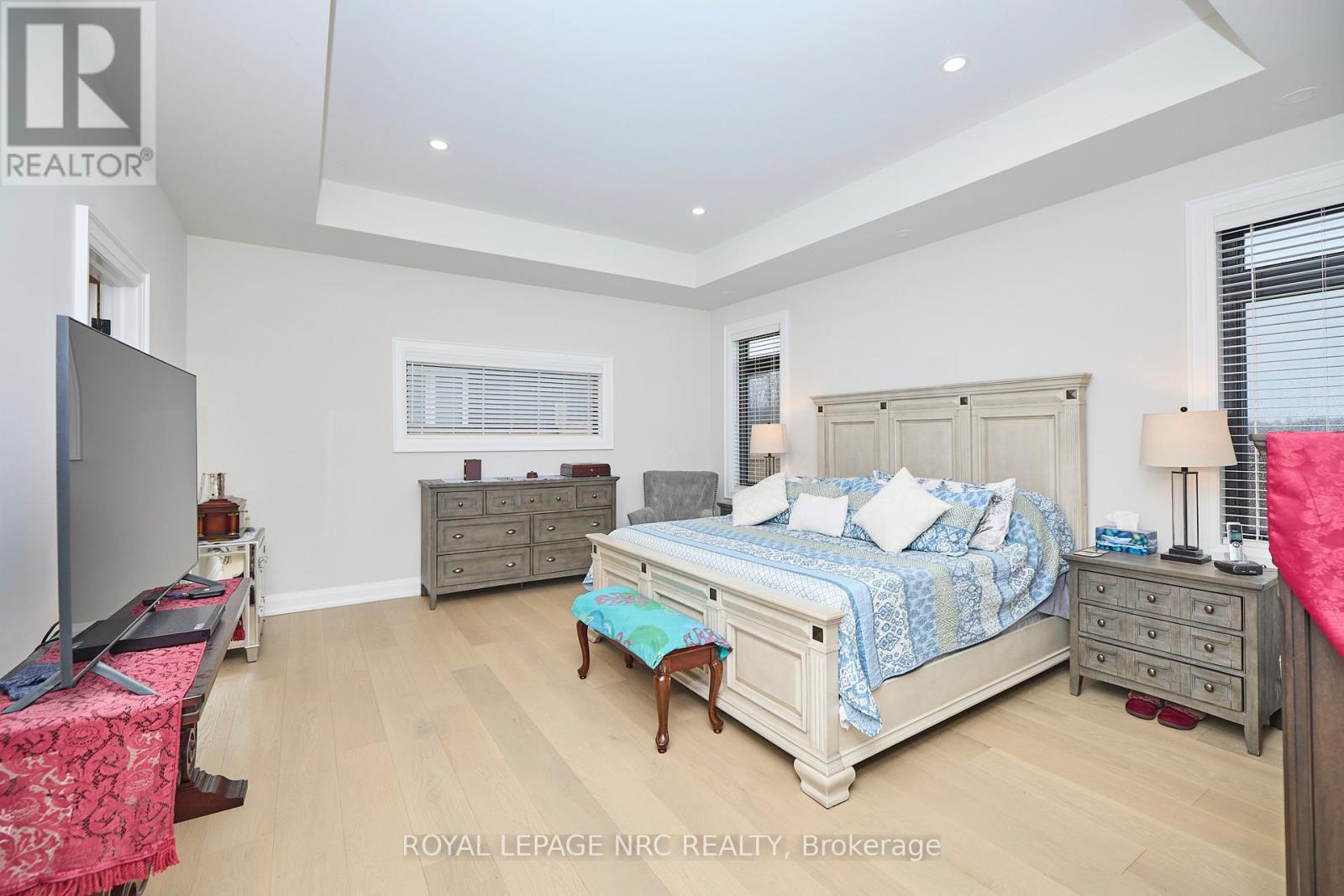 












1174 SPEARS ROAD

,
Fort Erie (Crescent Park),




Ontario
L2A4N1

