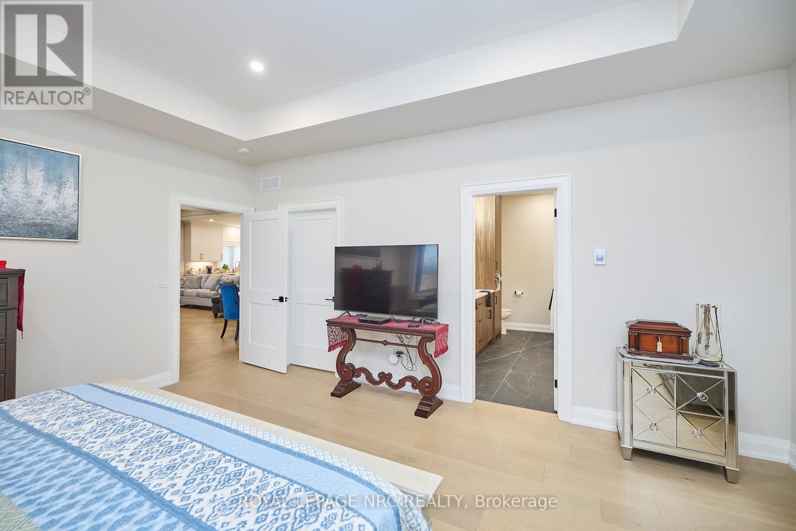 












1174 SPEARS ROAD

,
Fort Erie (Crescent Park),




Ontario
L2A4N1

