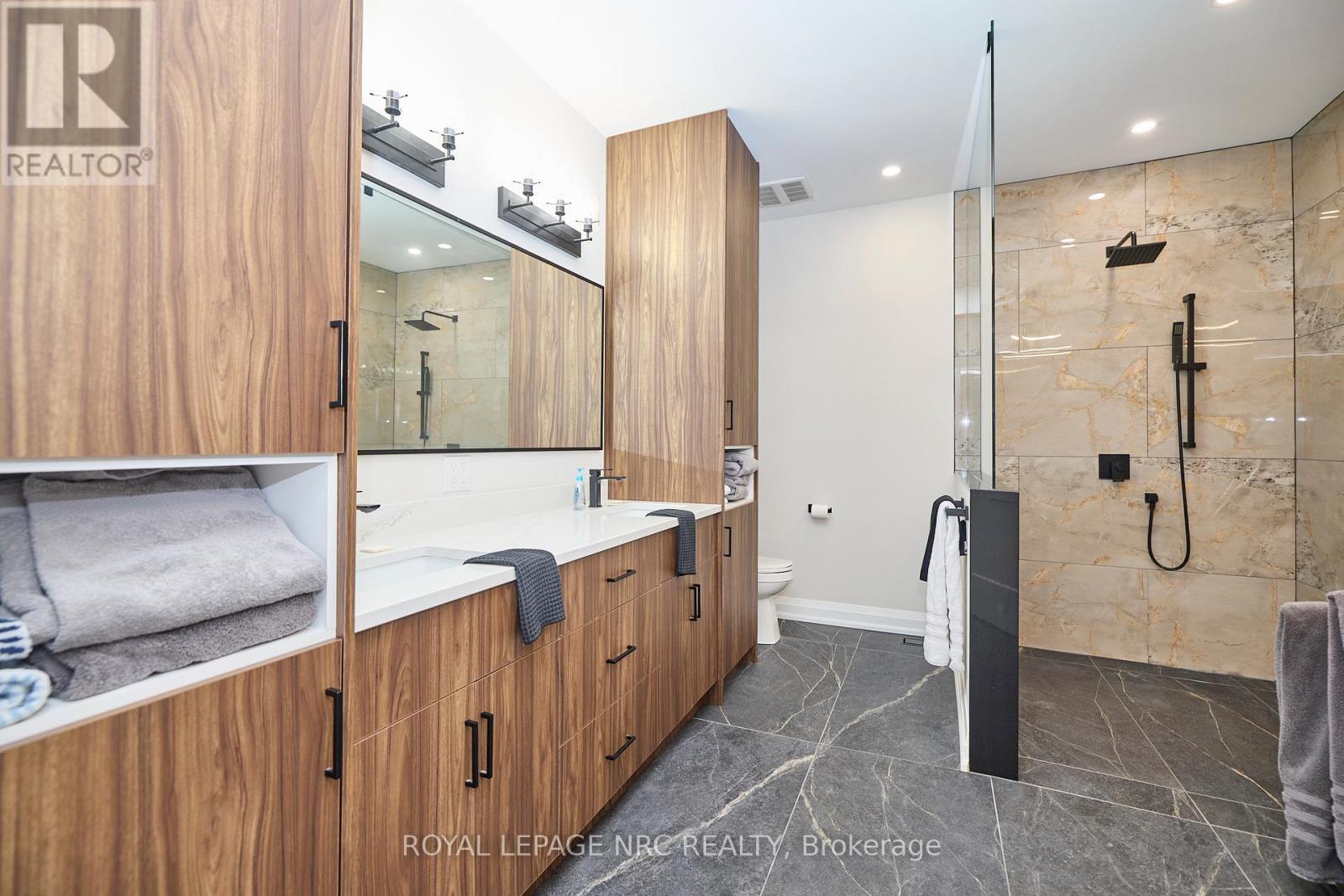 












1174 SPEARS ROAD

,
Fort Erie (Crescent Park),




Ontario
L2A4N1

