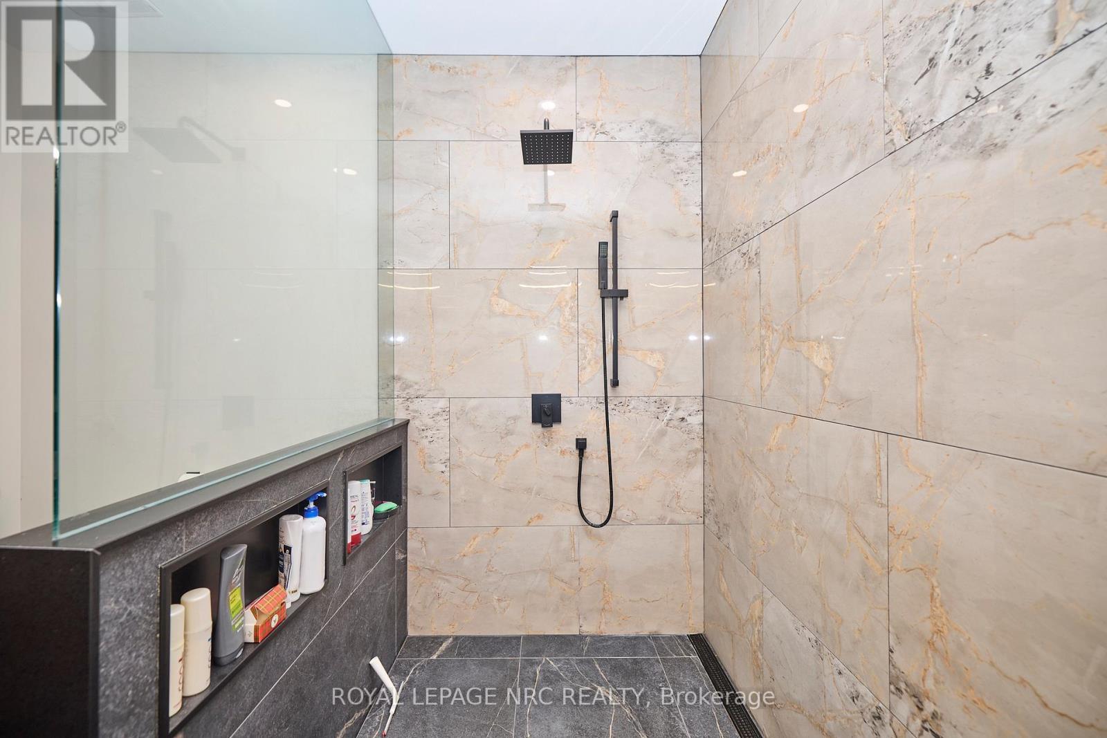 












1174 SPEARS ROAD

,
Fort Erie (Crescent Park),




Ontario
L2A4N1

