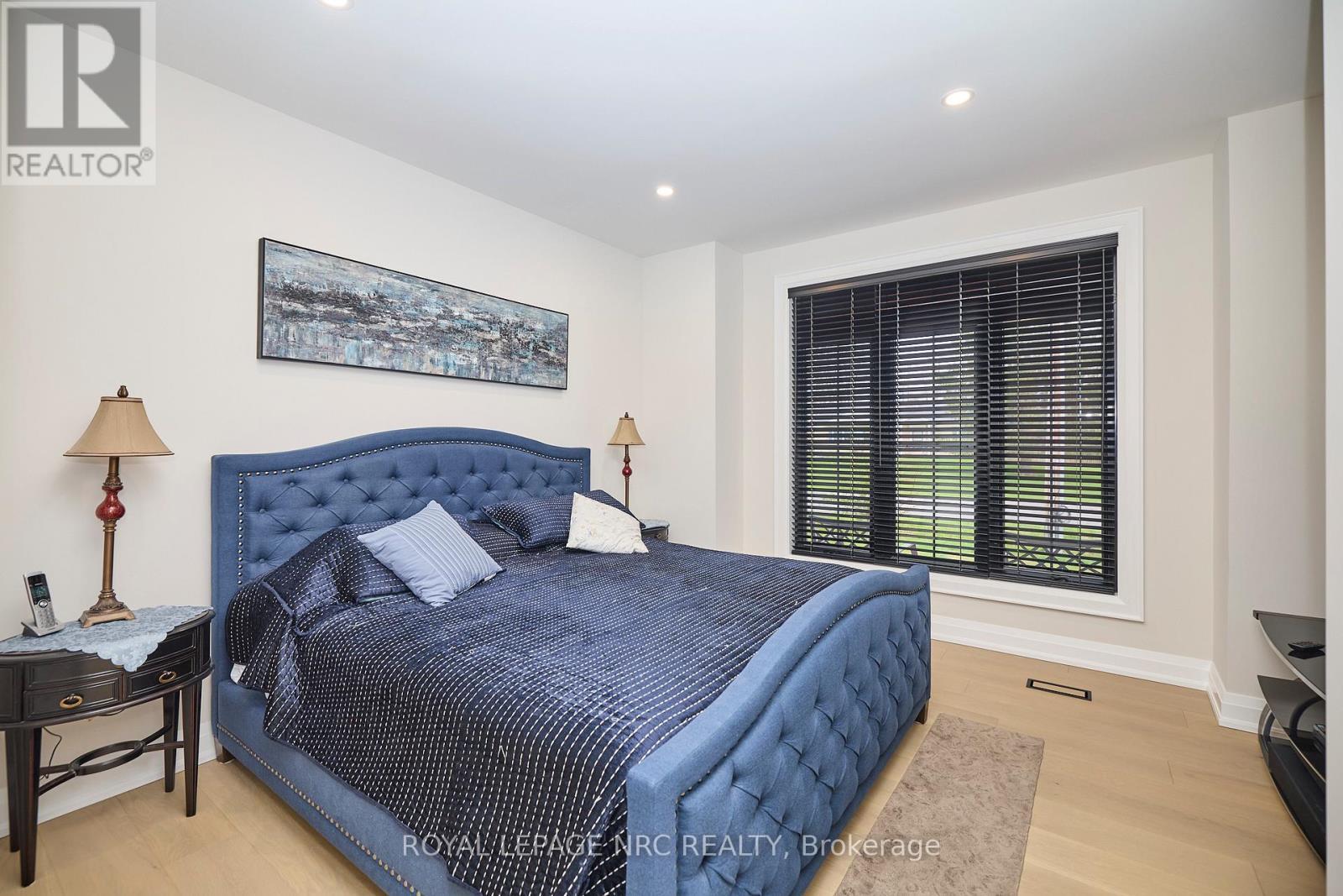 












1174 SPEARS ROAD

,
Fort Erie (Crescent Park),




Ontario
L2A4N1

