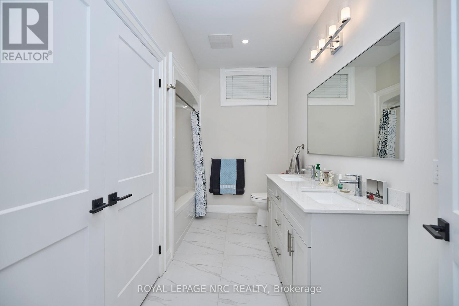 












1174 SPEARS ROAD

,
Fort Erie (Crescent Park),




Ontario
L2A4N1

