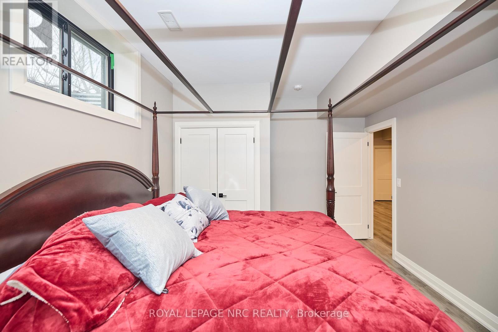 












1174 SPEARS ROAD

,
Fort Erie (Crescent Park),




Ontario
L2A4N1

