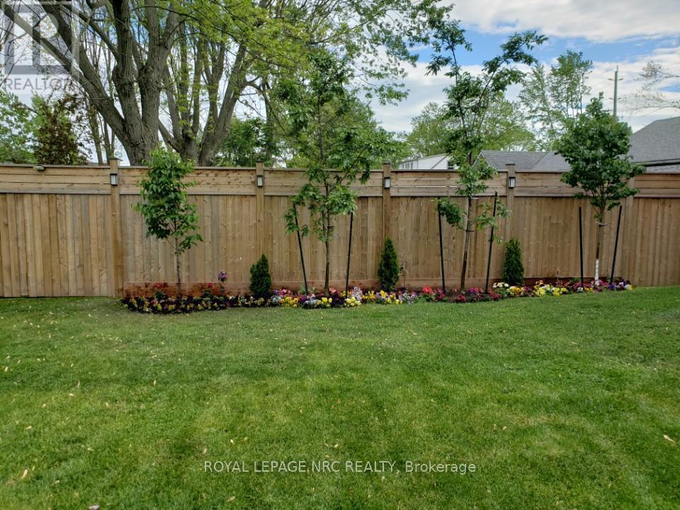 












1174 SPEARS ROAD

,
Fort Erie (Crescent Park),




Ontario
L2A4N1

