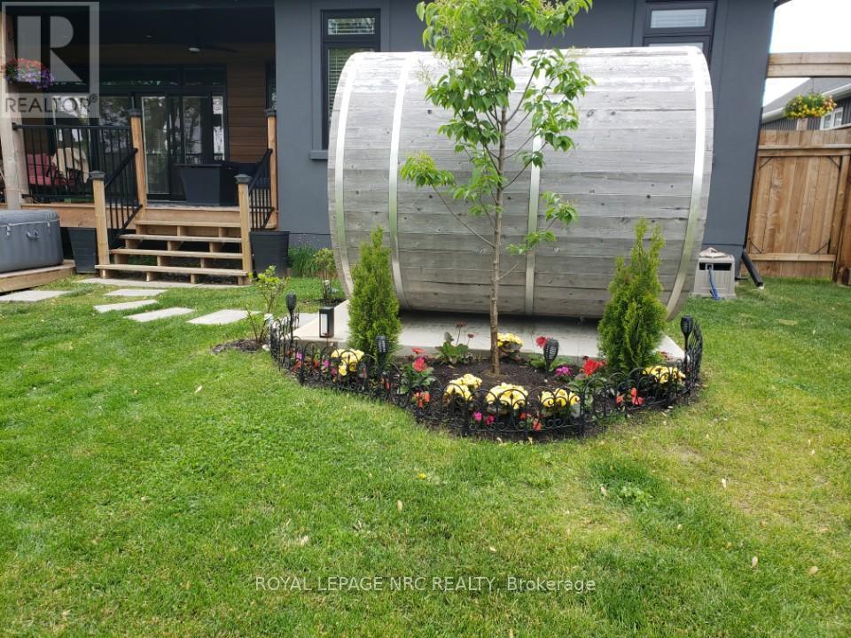 












1174 SPEARS ROAD

,
Fort Erie (Crescent Park),




Ontario
L2A4N1

