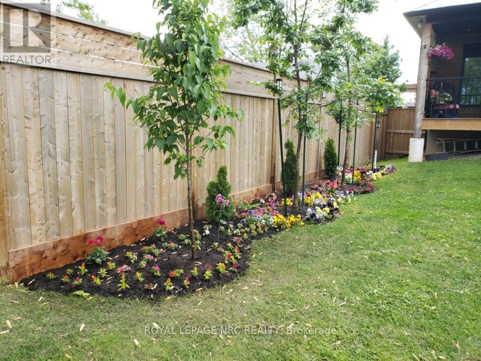 












1174 SPEARS ROAD

,
Fort Erie (Crescent Park),




Ontario
L2A4N1

