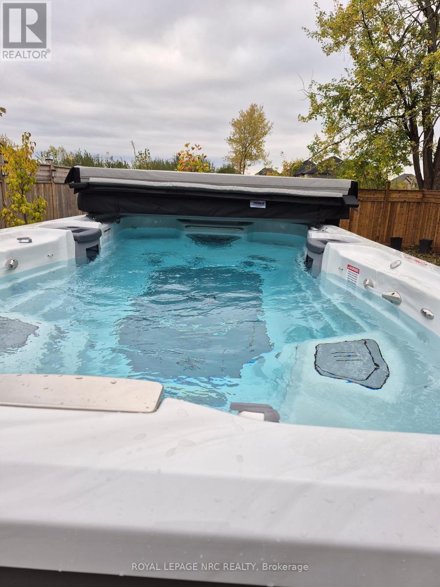 












1174 SPEARS ROAD

,
Fort Erie (Crescent Park),




Ontario
L2A4N1

