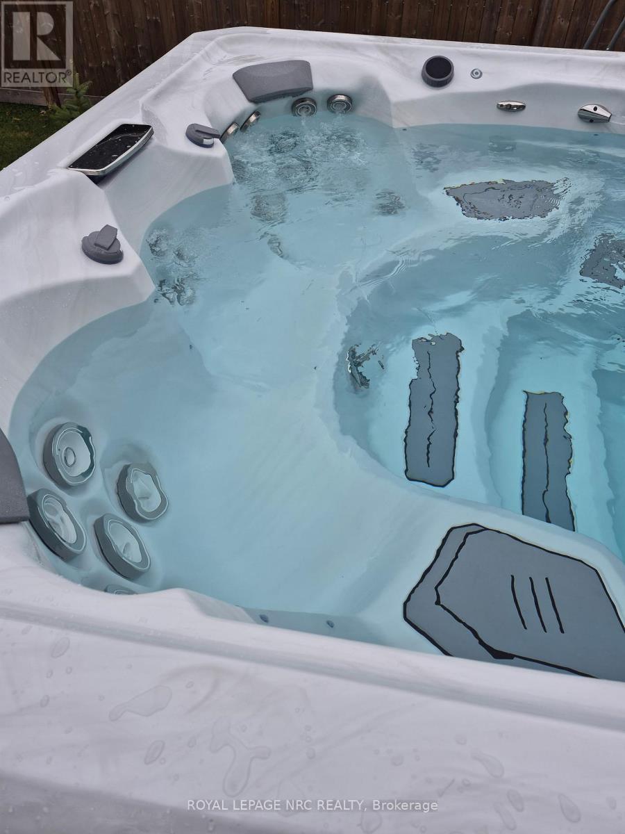 












1174 SPEARS ROAD

,
Fort Erie (Crescent Park),




Ontario
L2A4N1

