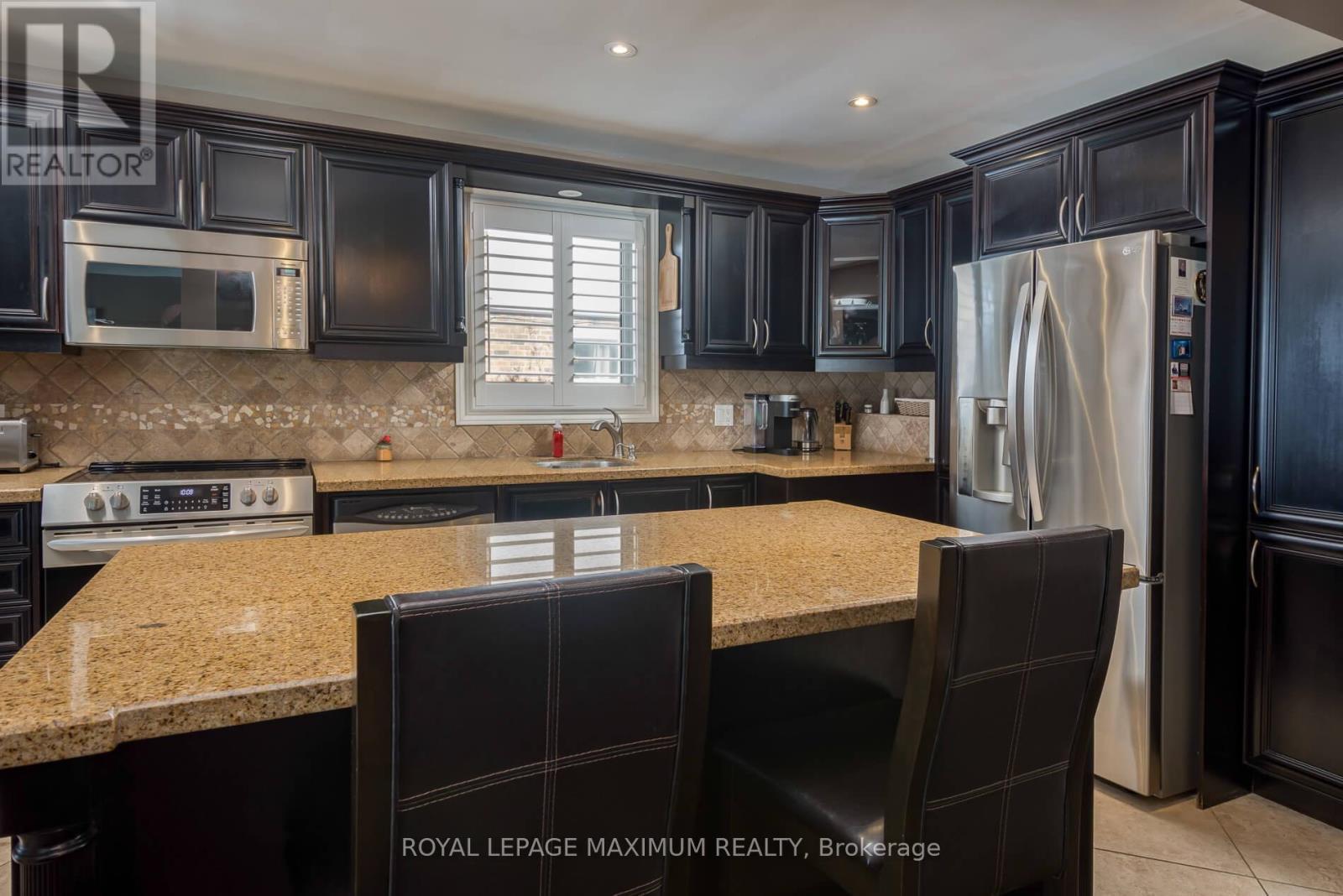 












33 ALICE CRESCENT

,
Toronto,




Ontario
M1R4N6

