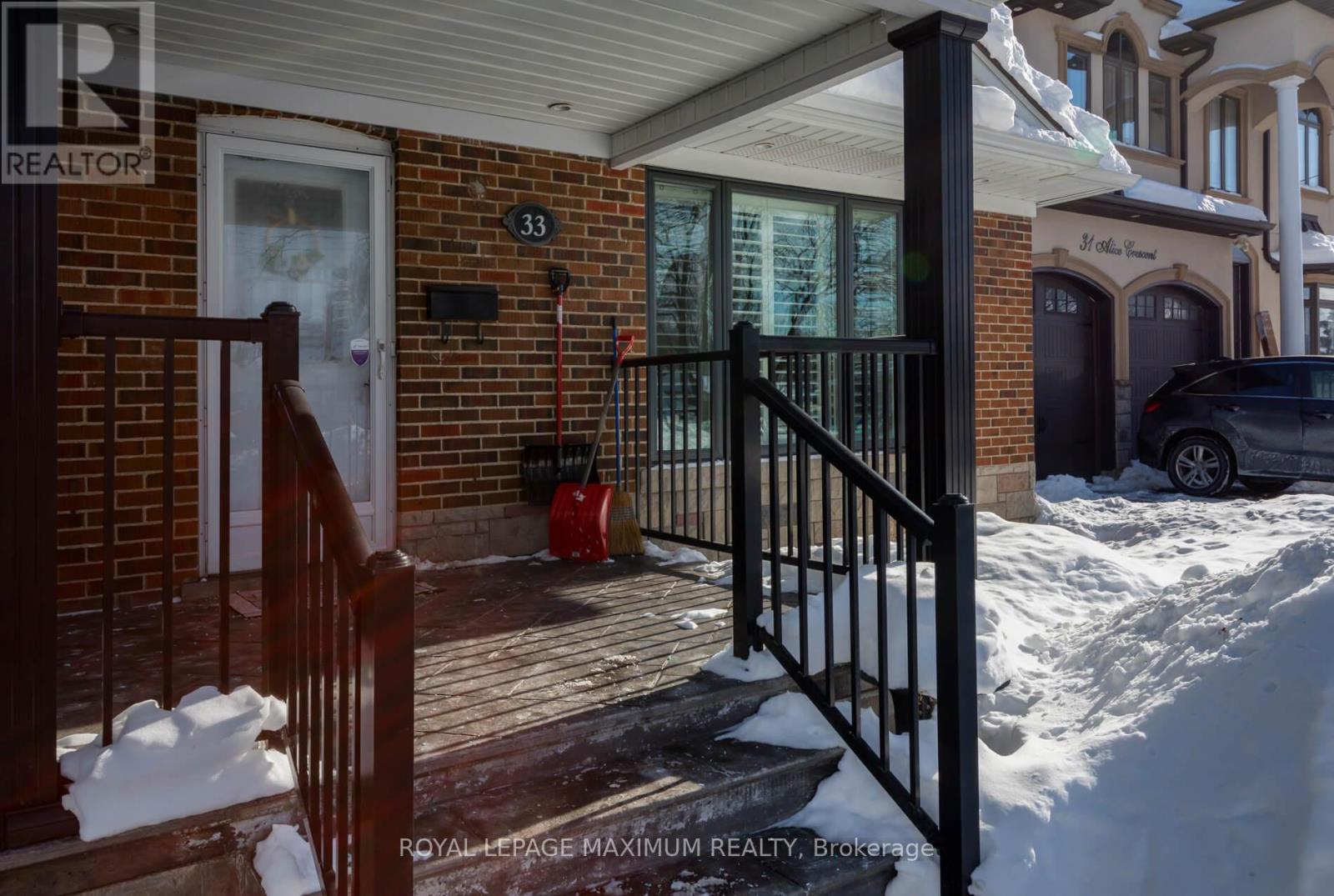 












33 ALICE CRESCENT

,
Toronto,




Ontario
M1R4N6

