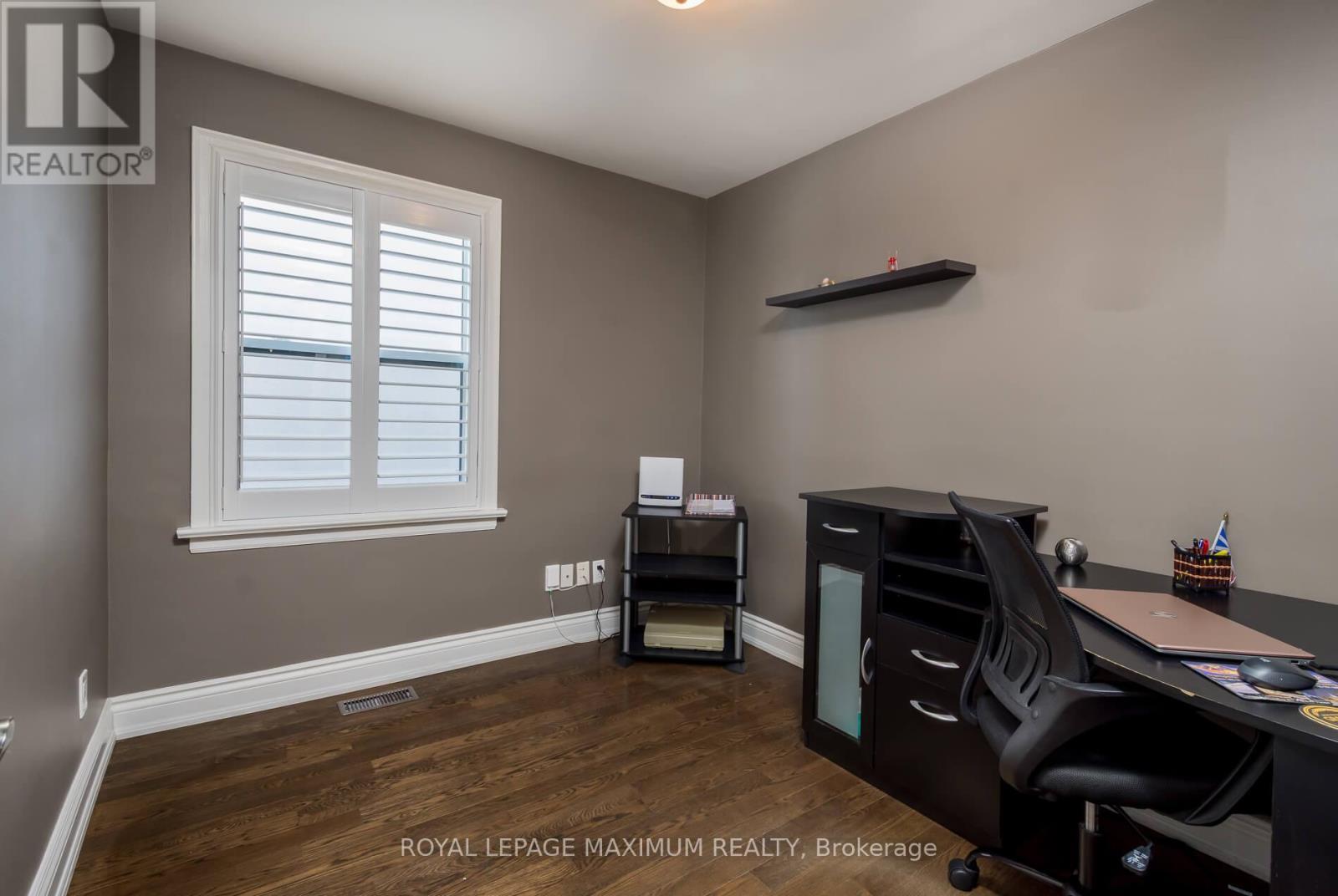 












33 ALICE CRESCENT

,
Toronto,




Ontario
M1R4N6

