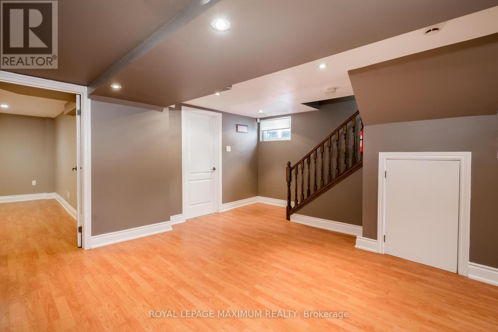 












33 ALICE CRESCENT

,
Toronto,




Ontario
M1R4N6

