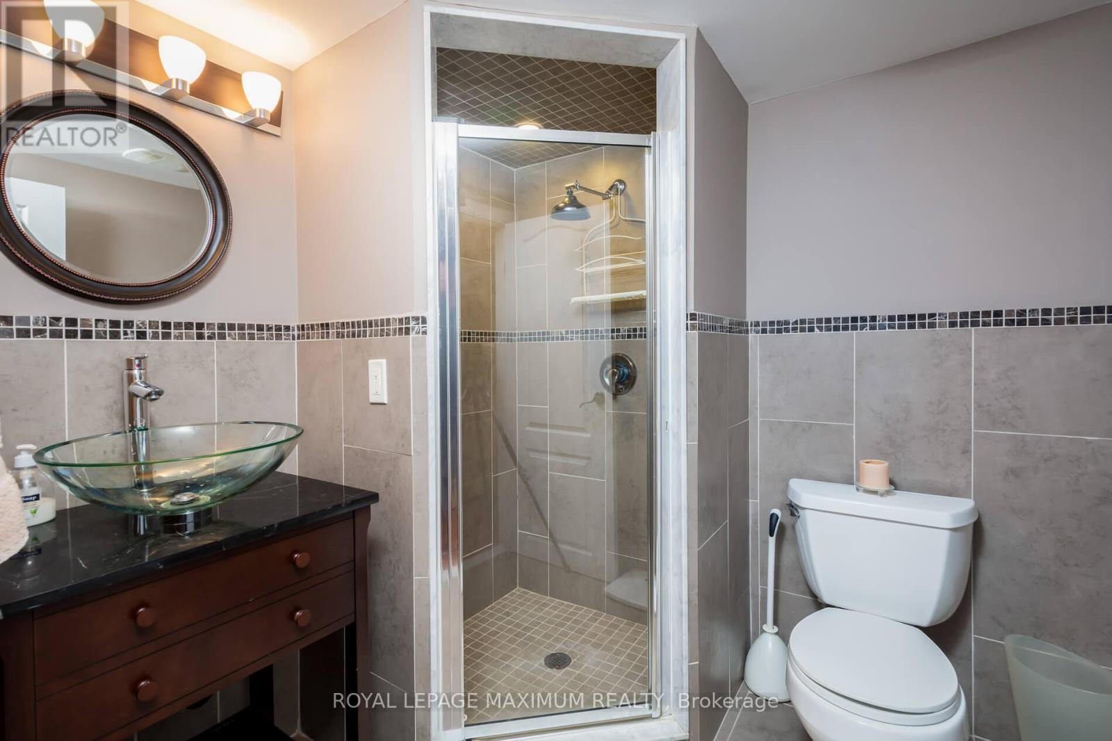 












33 ALICE CRESCENT

,
Toronto,




Ontario
M1R4N6

