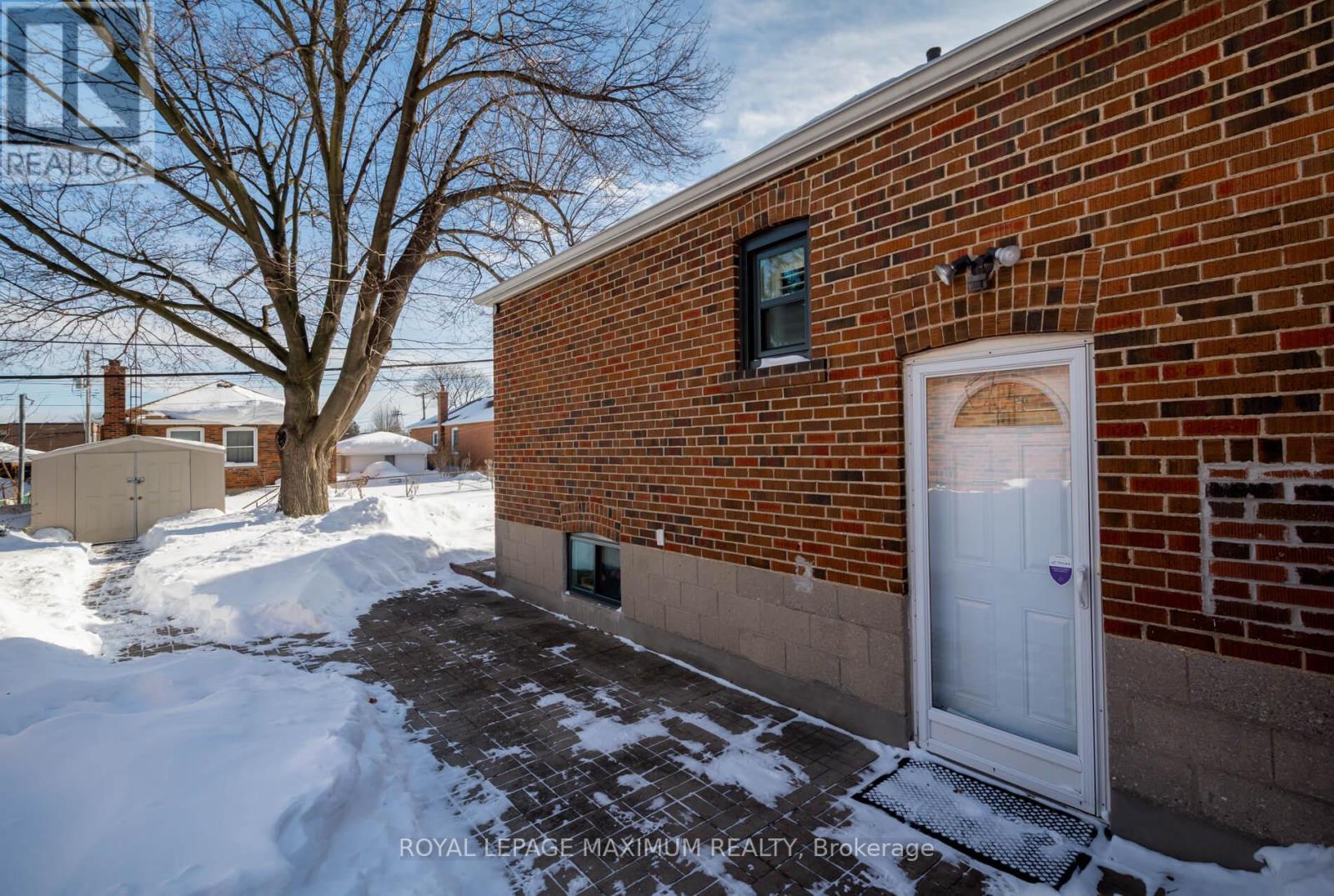 












33 ALICE CRESCENT

,
Toronto,




Ontario
M1R4N6

