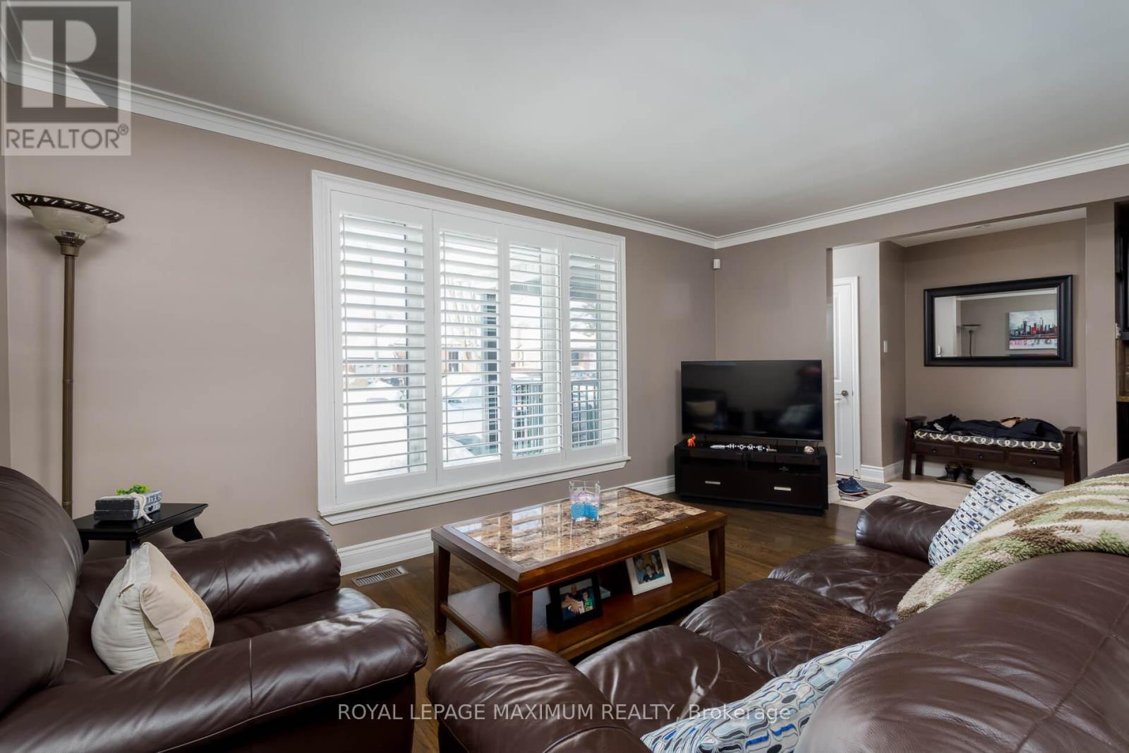 












33 ALICE CRESCENT

,
Toronto,




Ontario
M1R4N6

