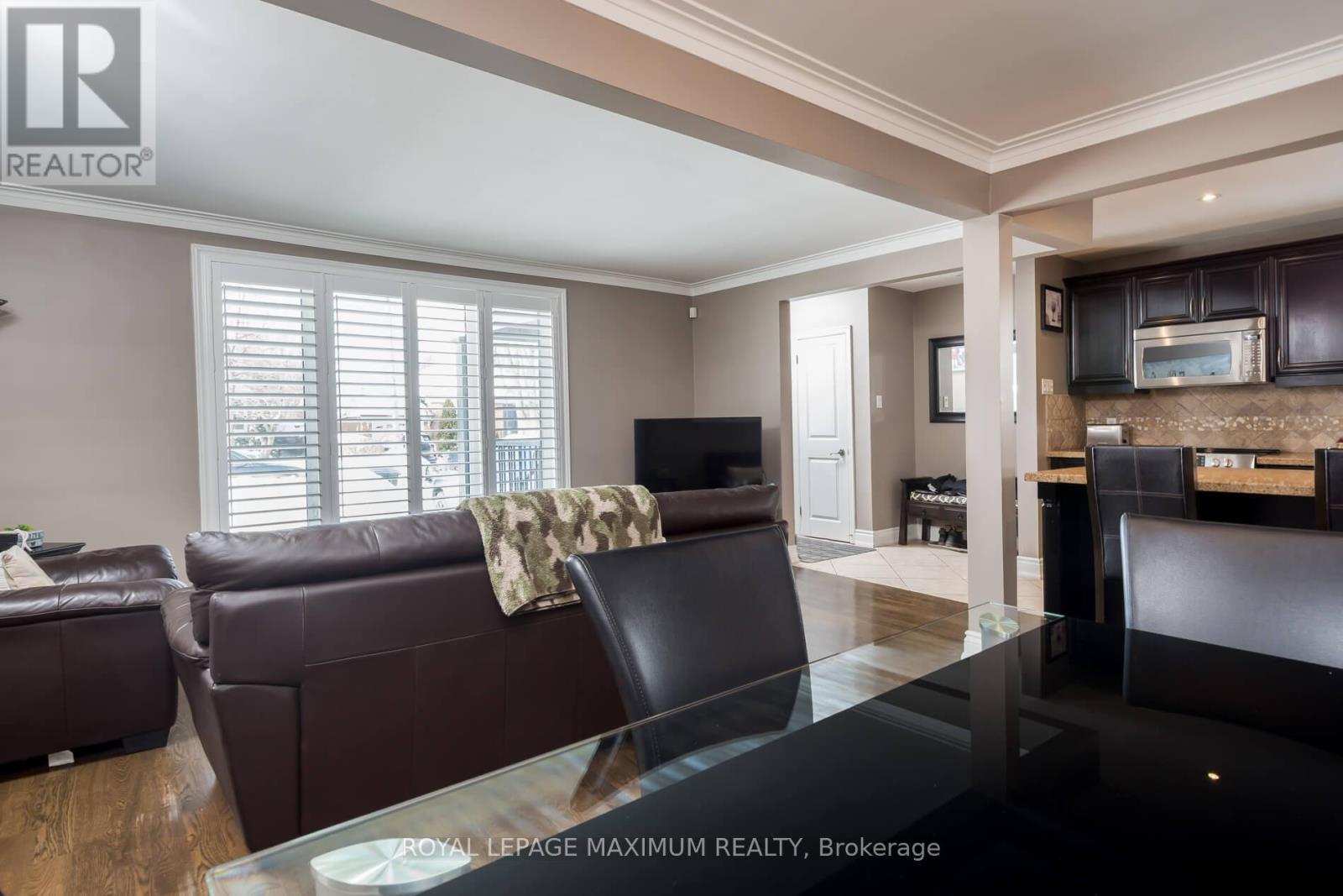 












33 ALICE CRESCENT

,
Toronto,




Ontario
M1R4N6

