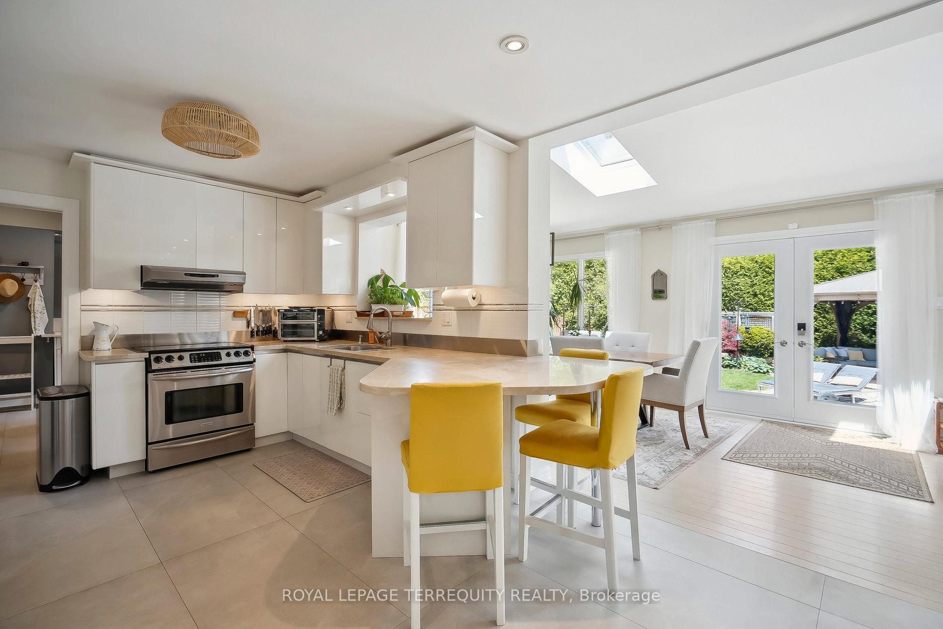 









219


Valleyview

Court,
Oakville,




ON
L6L 5H9

