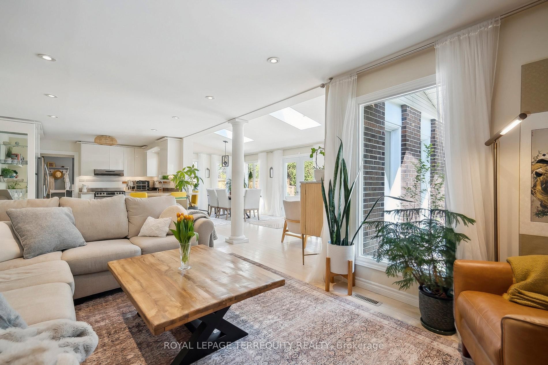 









219


Valleyview

Court,
Oakville,




ON
L6L 5H9

