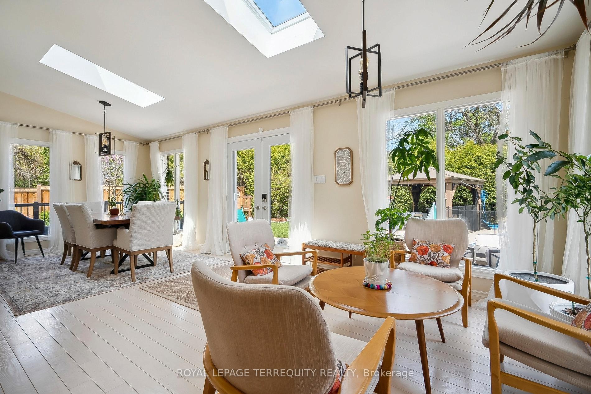 









219


Valleyview

Court,
Oakville,




ON
L6L 5H9

