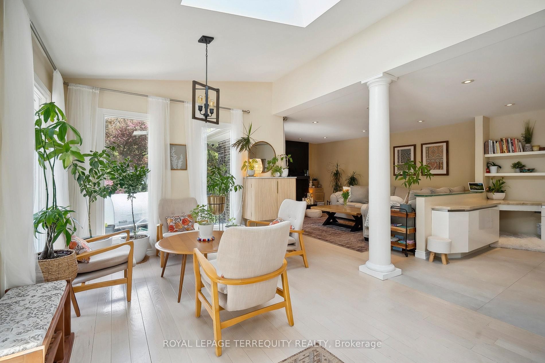 









219


Valleyview

Court,
Oakville,




ON
L6L 5H9

