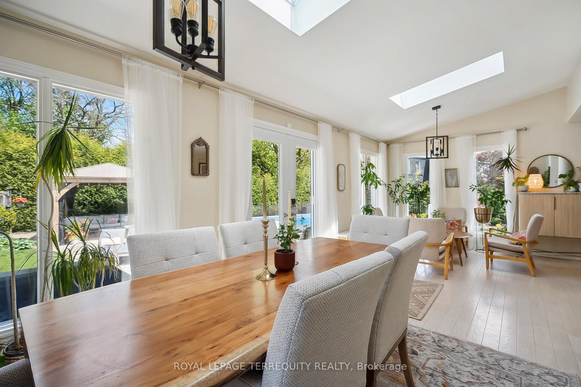 









219


Valleyview

Court,
Oakville,




ON
L6L 5H9

