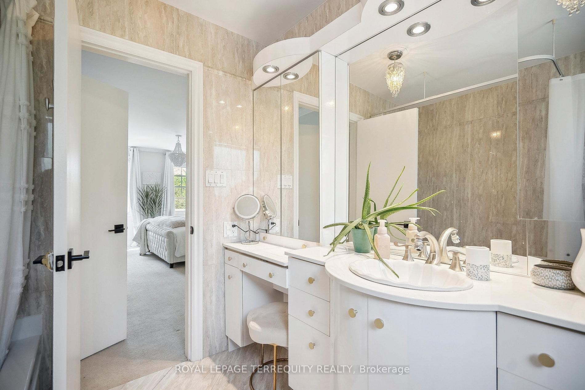 









219


Valleyview

Court,
Oakville,




ON
L6L 5H9

