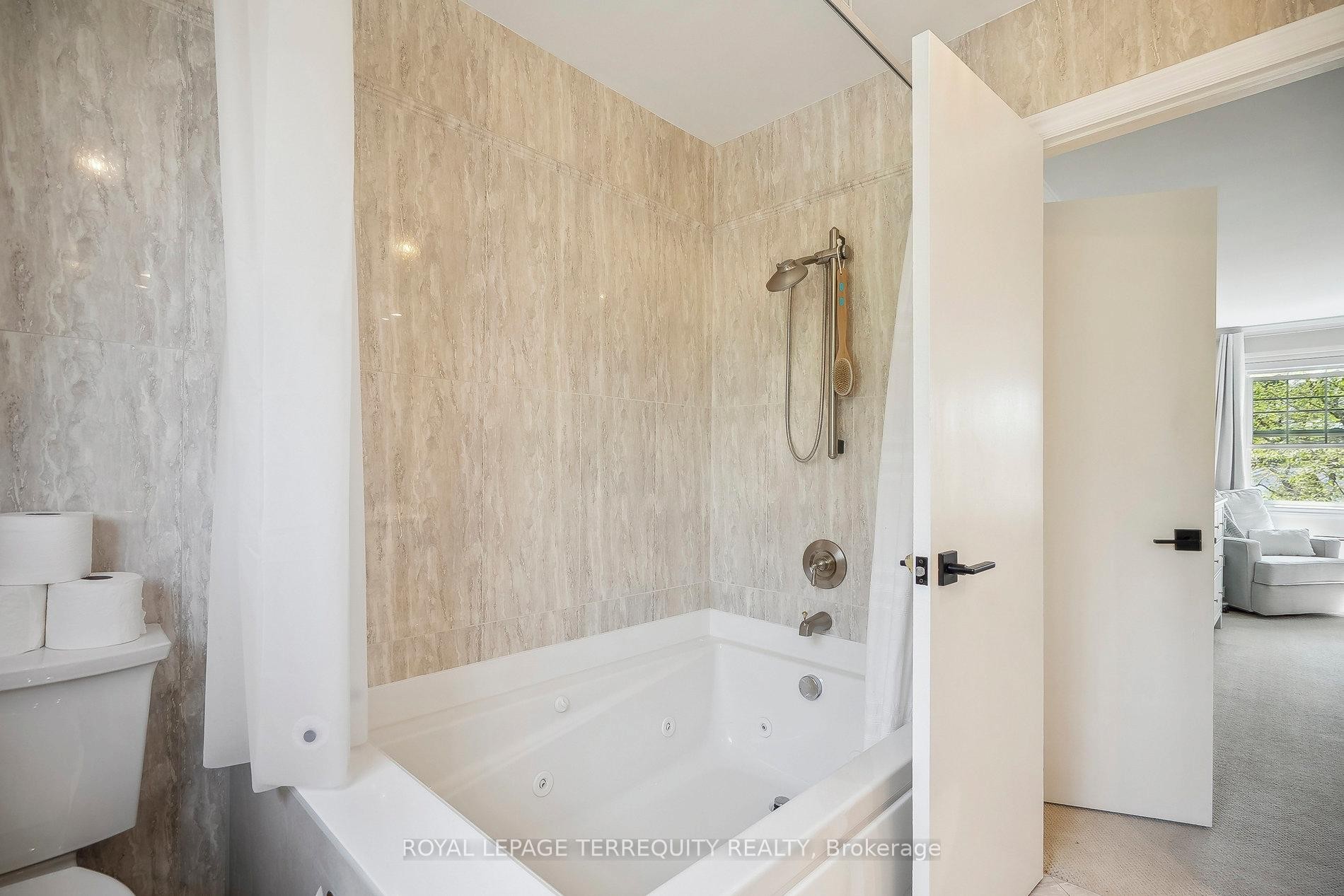 









219


Valleyview

Court,
Oakville,




ON
L6L 5H9

