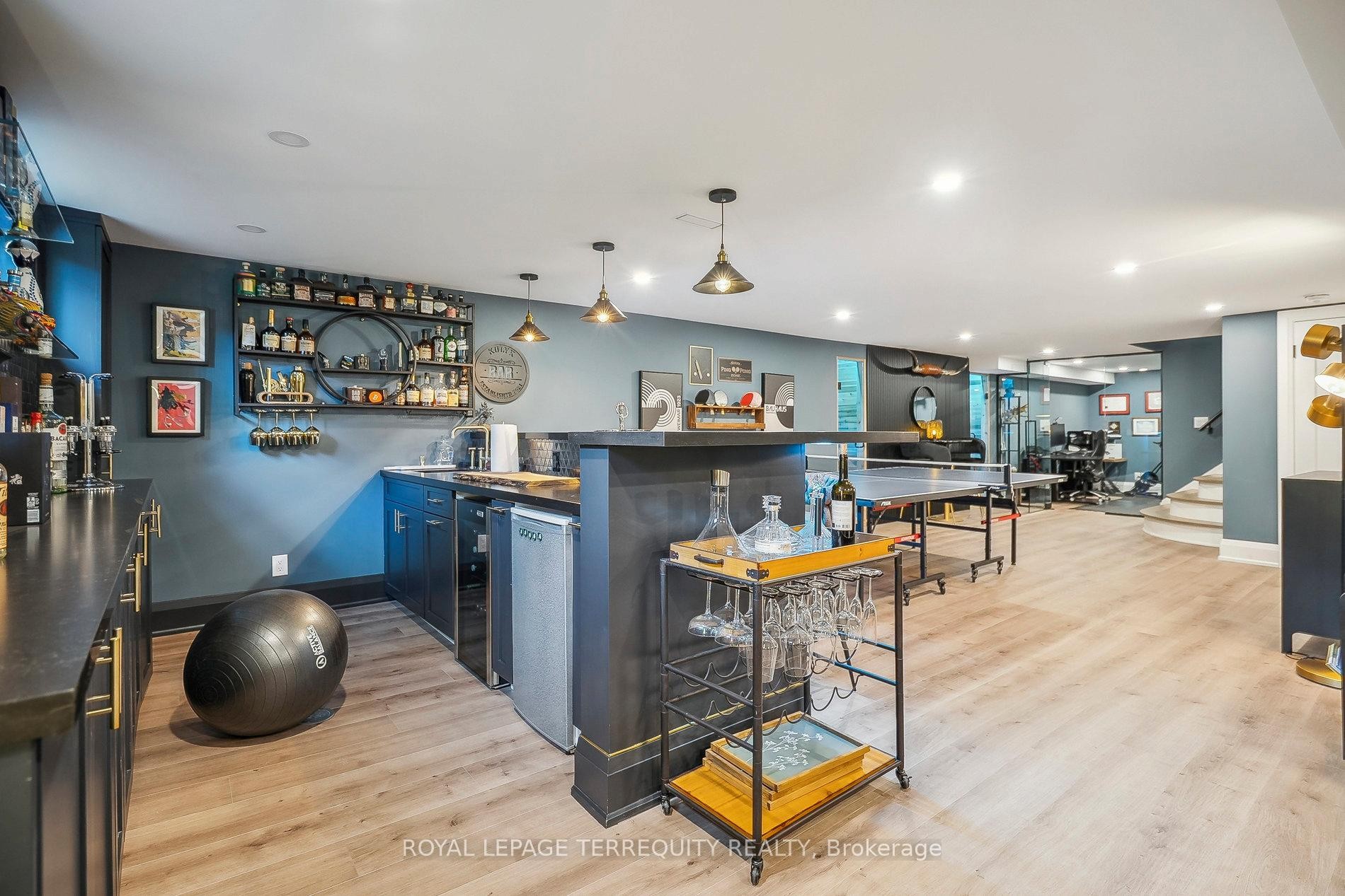 









219


Valleyview

Court,
Oakville,




ON
L6L 5H9

