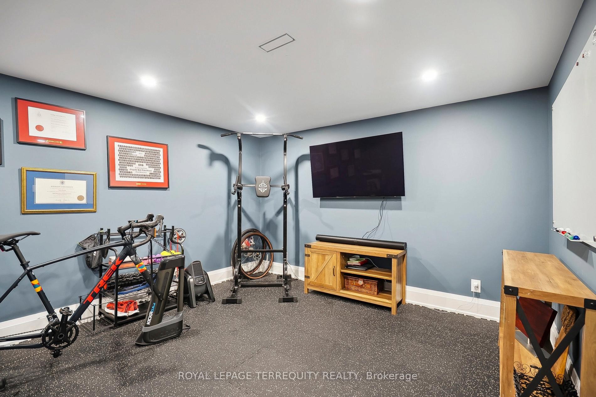 









219


Valleyview

Court,
Oakville,




ON
L6L 5H9

