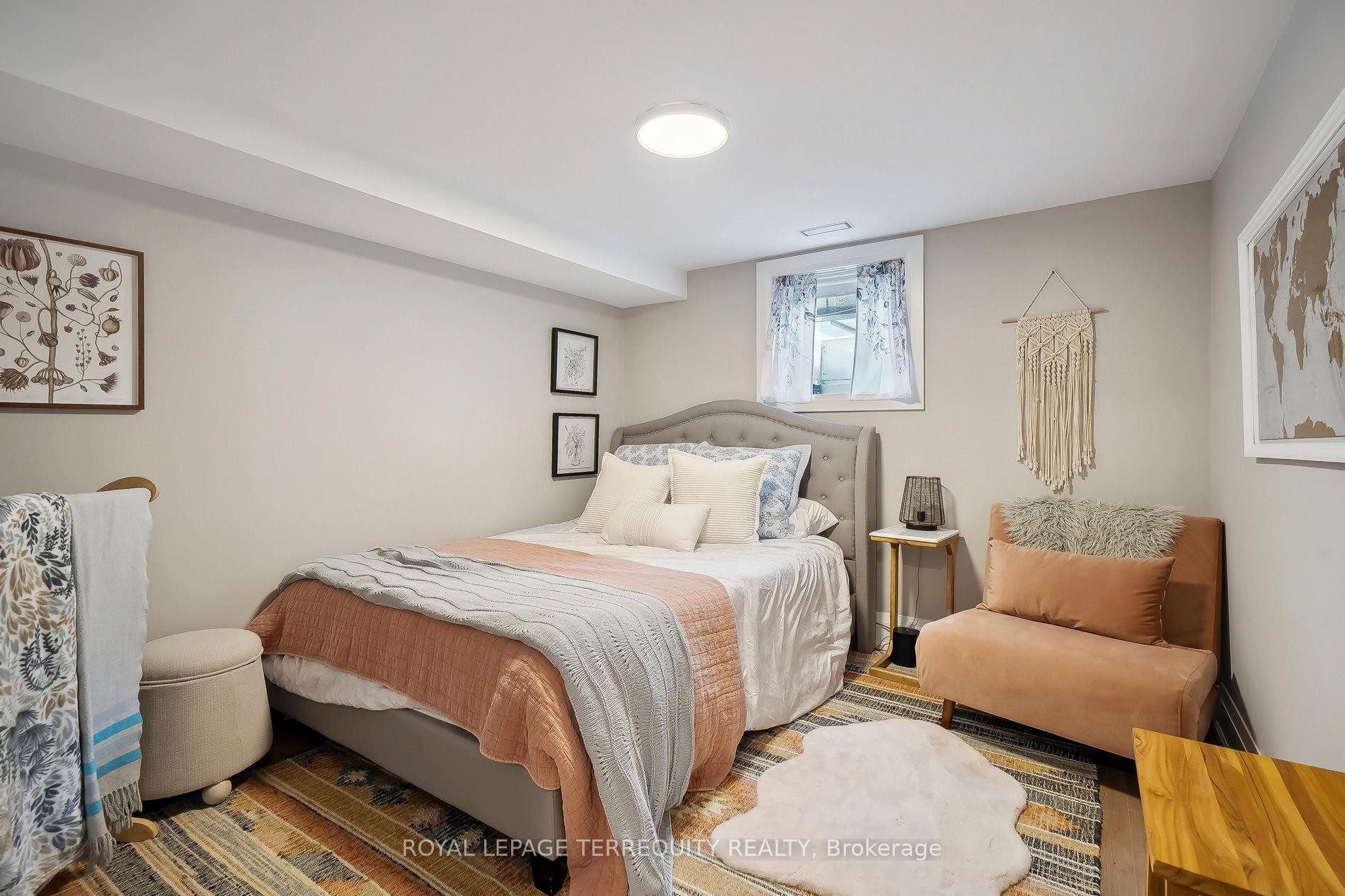 









219


Valleyview

Court,
Oakville,




ON
L6L 5H9

