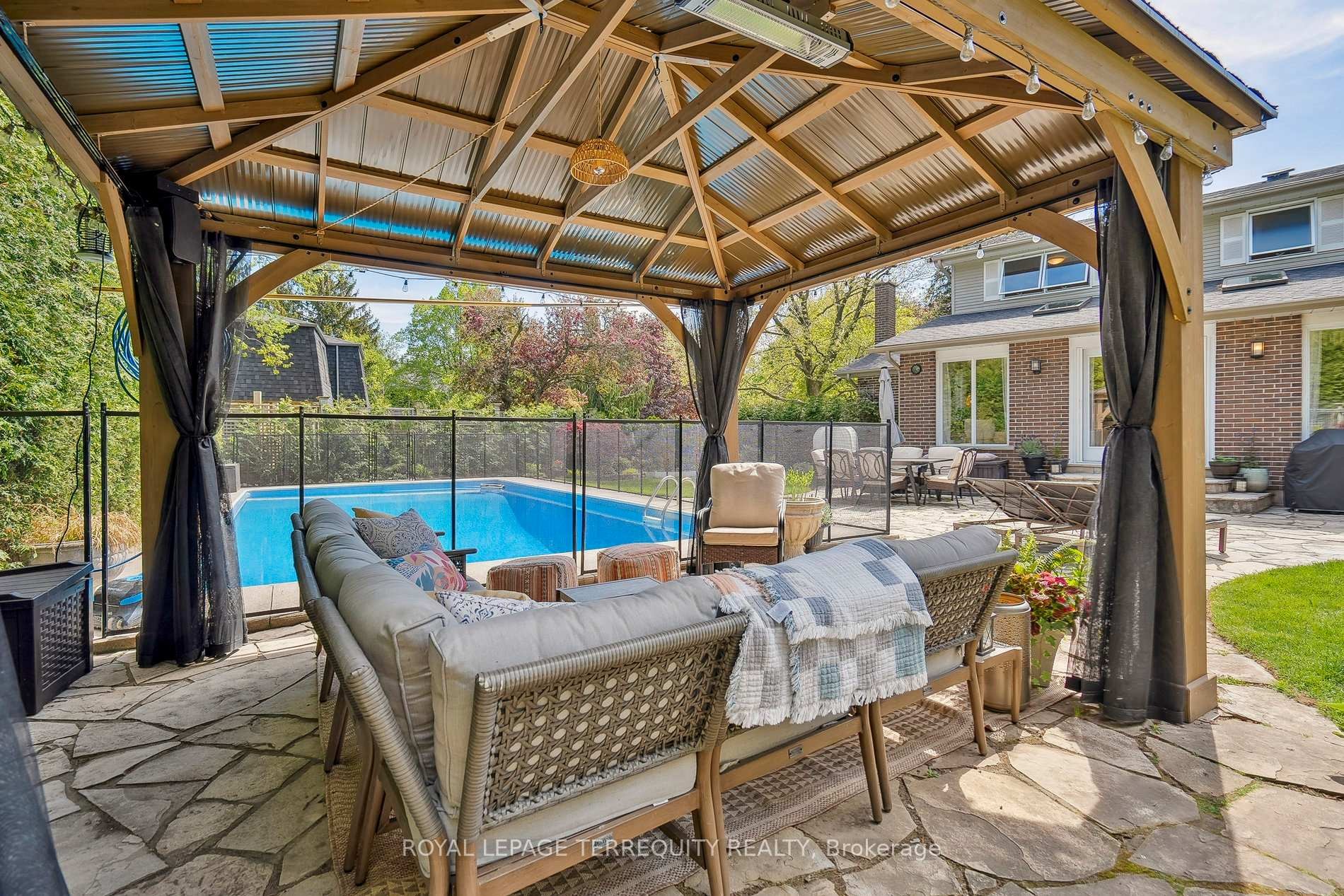 









219


Valleyview

Court,
Oakville,




ON
L6L 5H9

