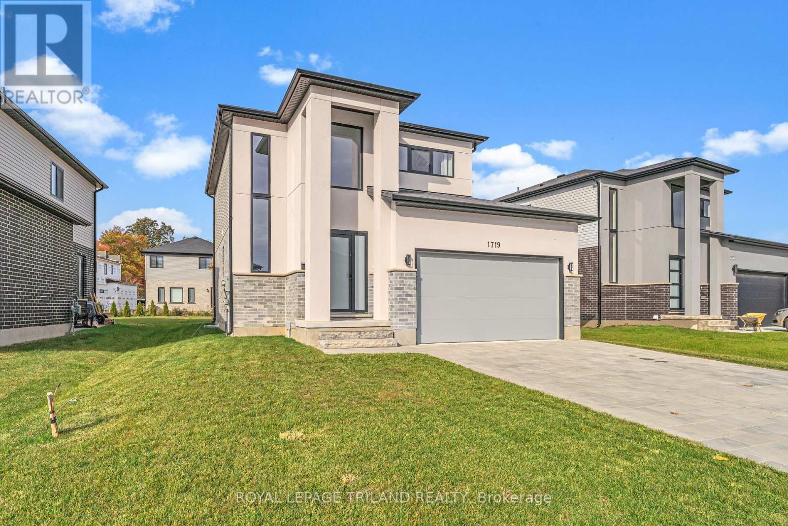 












1719 APPLEROCK AVENUE

,
London North (North S),




Ontario
N6G0X7

