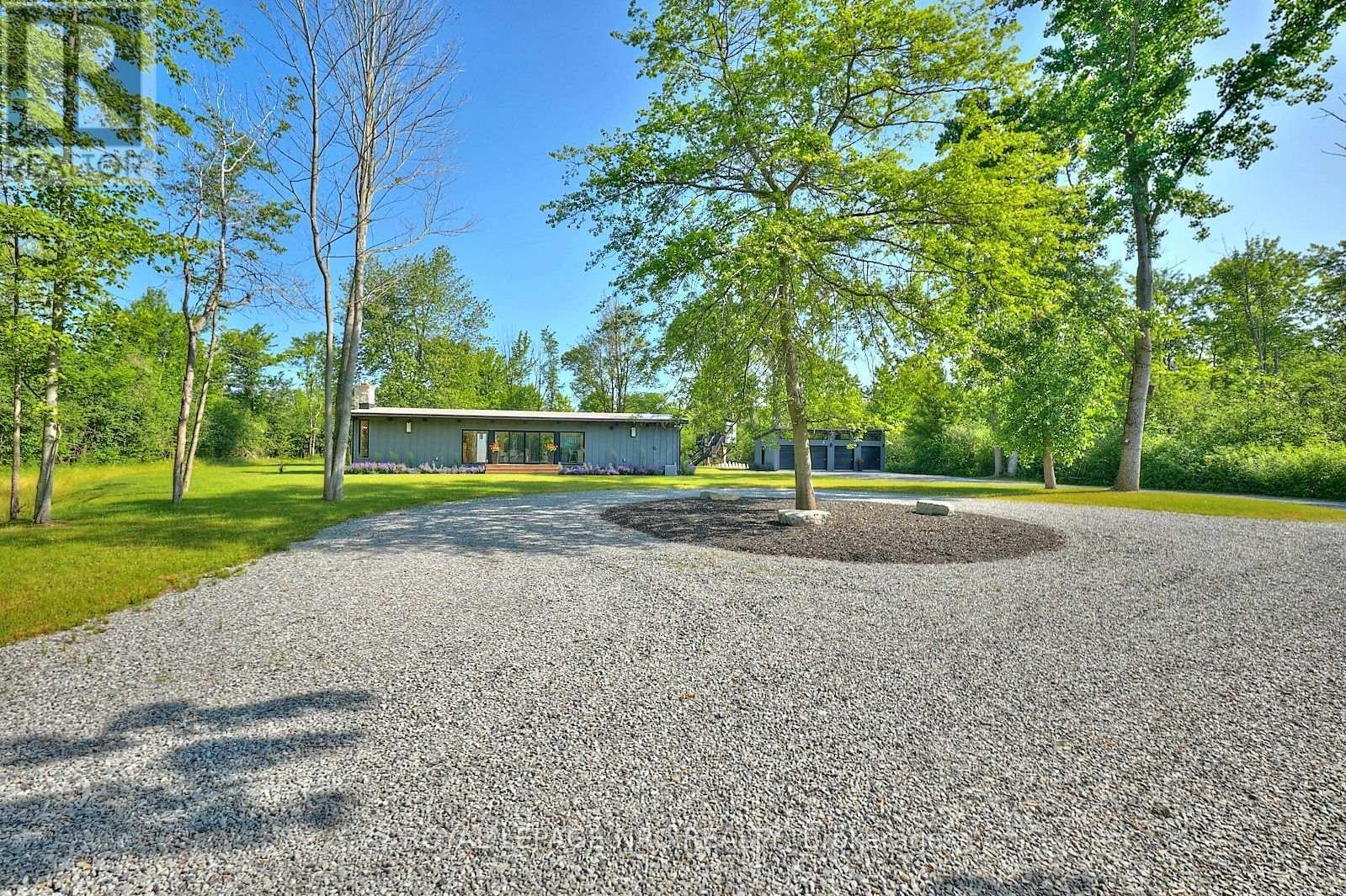 












1904 MACDONALD DRIVE

,
Fort Erie (Crescent Park),




Ontario
L2A5M4

